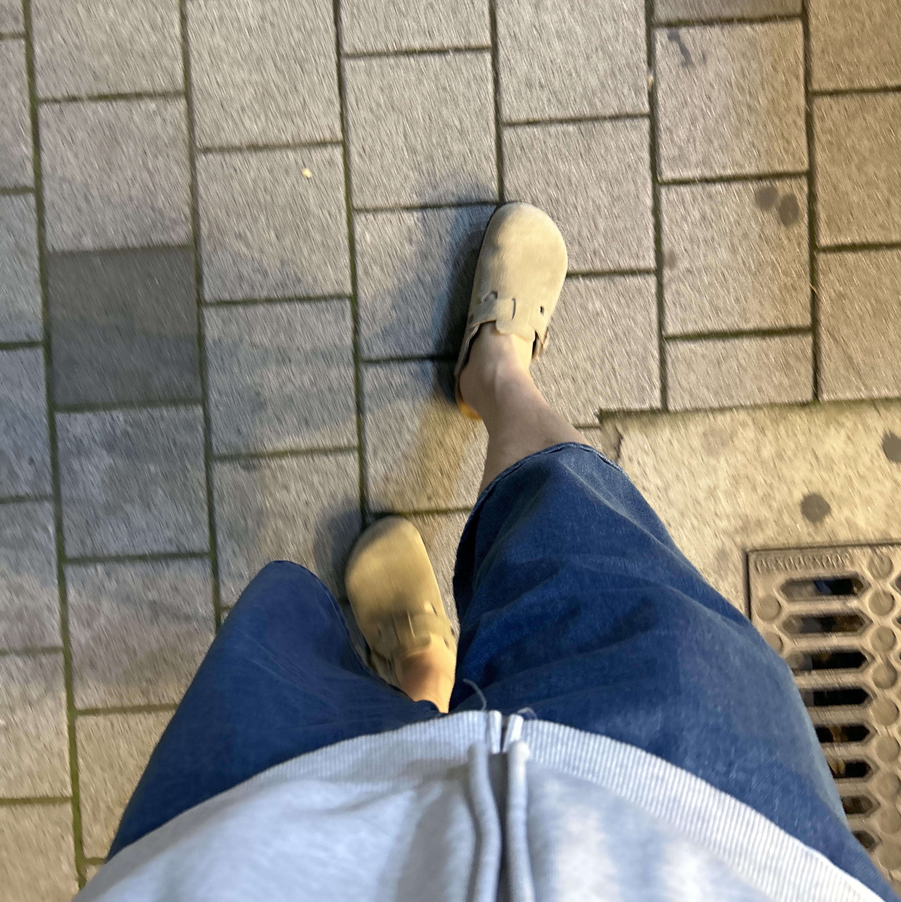 Birkenstock Boston Soft Footbed Taupe - Regular 착용 스타일