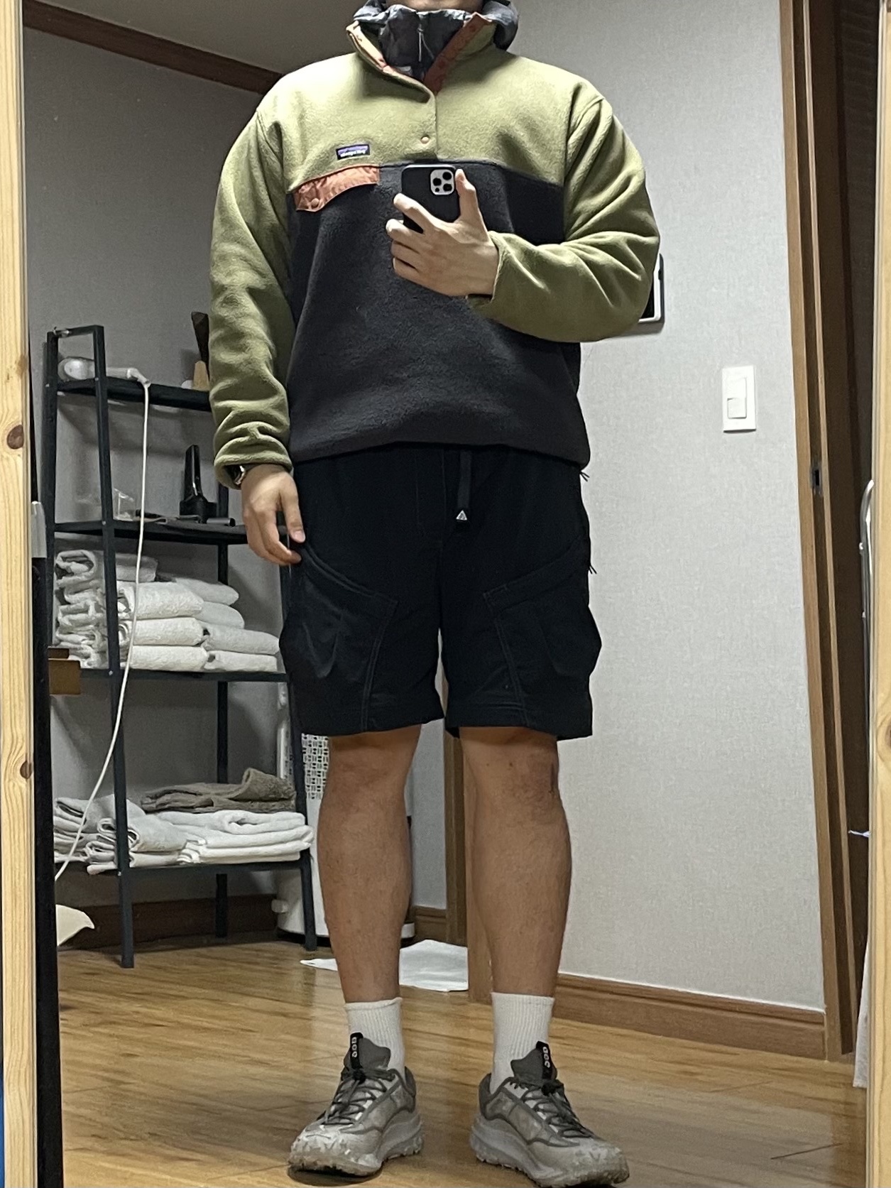 Nike ACG Smith Summit Cargo Pants Black - US/EU, Nike ACG Mountain Fly 2 Low Light Iron Ore Black 착용 스타일