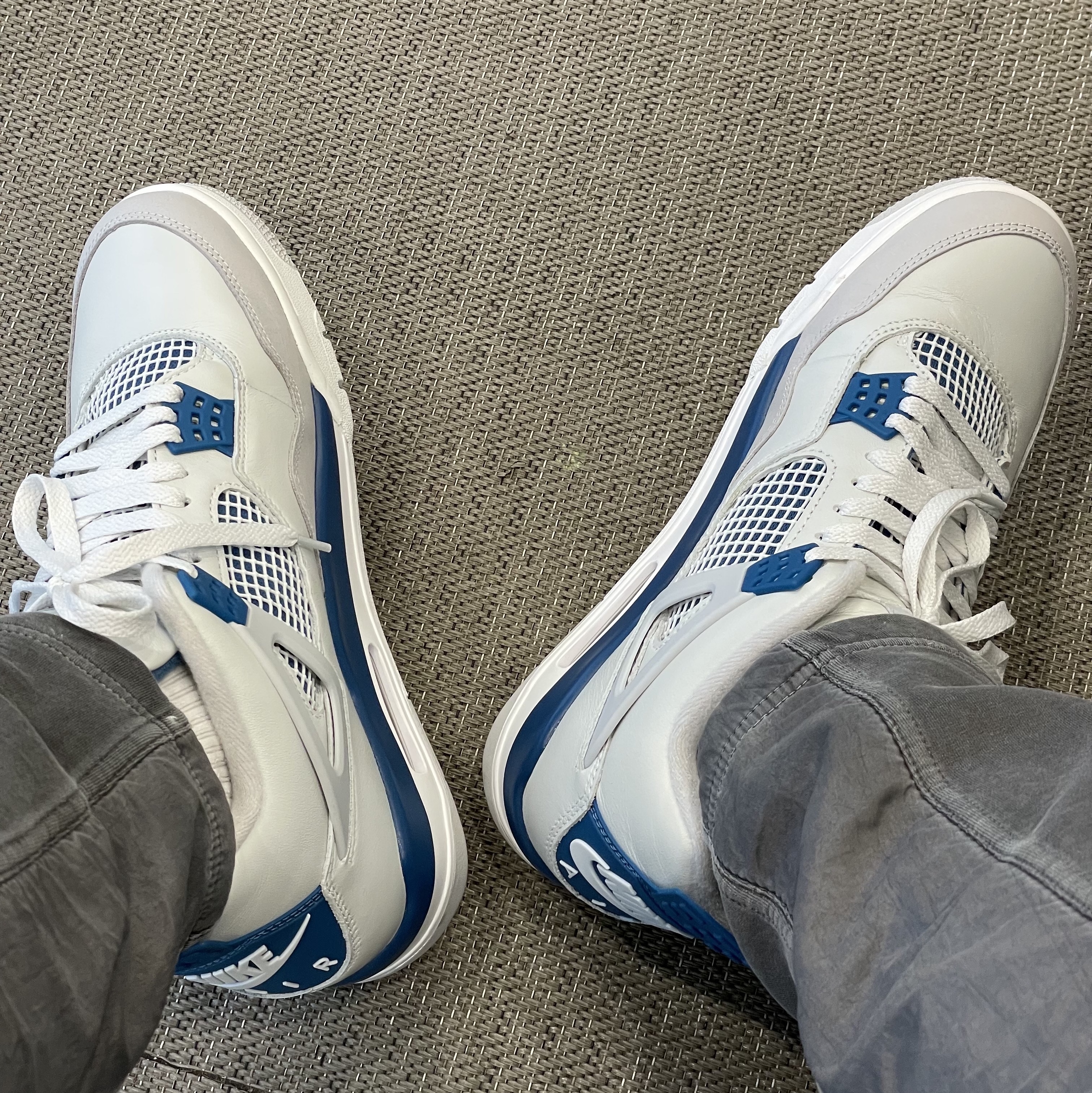 Jordan 4 Retro Industrial Blue 착용 스타일