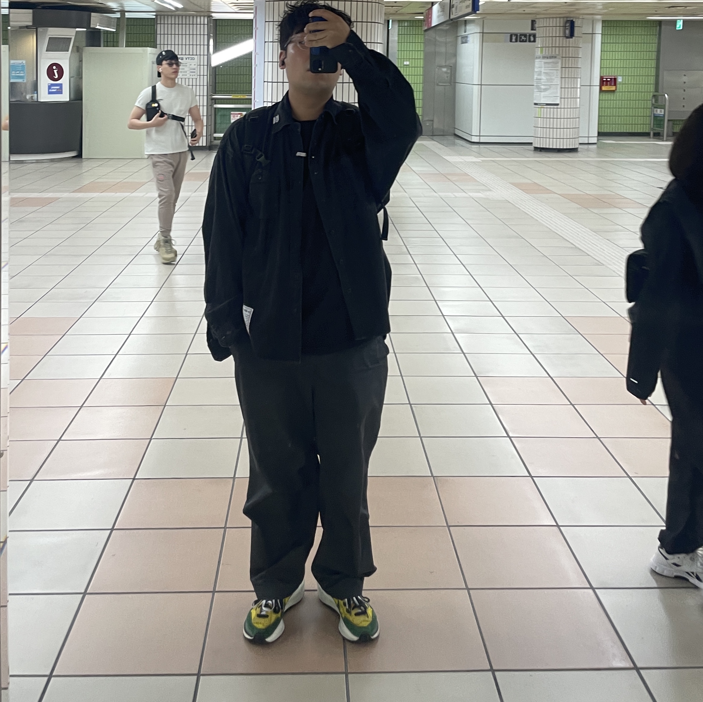 Gentle Monster x Maison Margiela MM009 Clear Black Gradient, Nike x Sacai VaporWaffle Tour Yellow & Gorge Green Sail 착용 스타일
