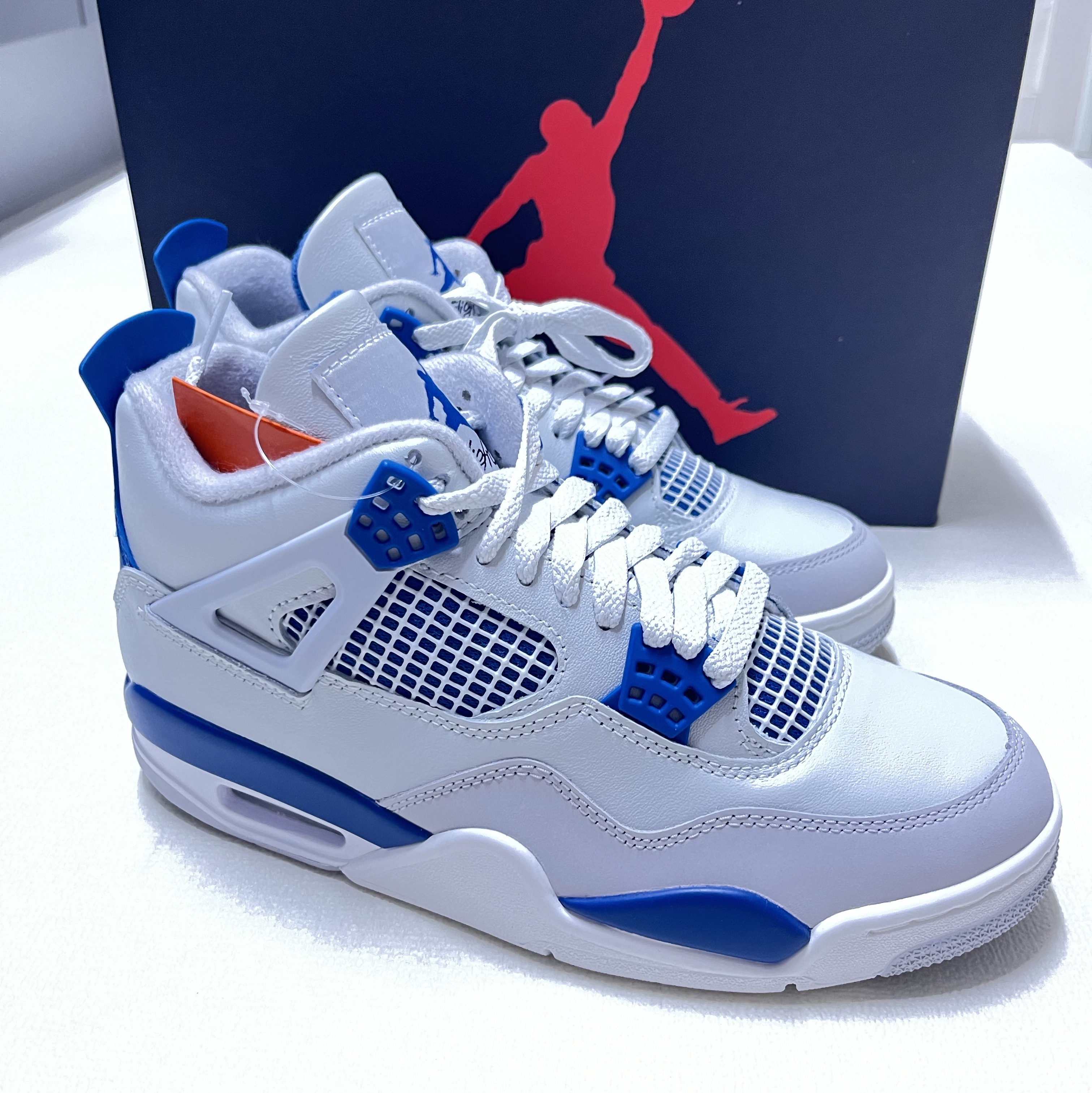Jordan 4 Retro Industrial Blue 착용 스타일