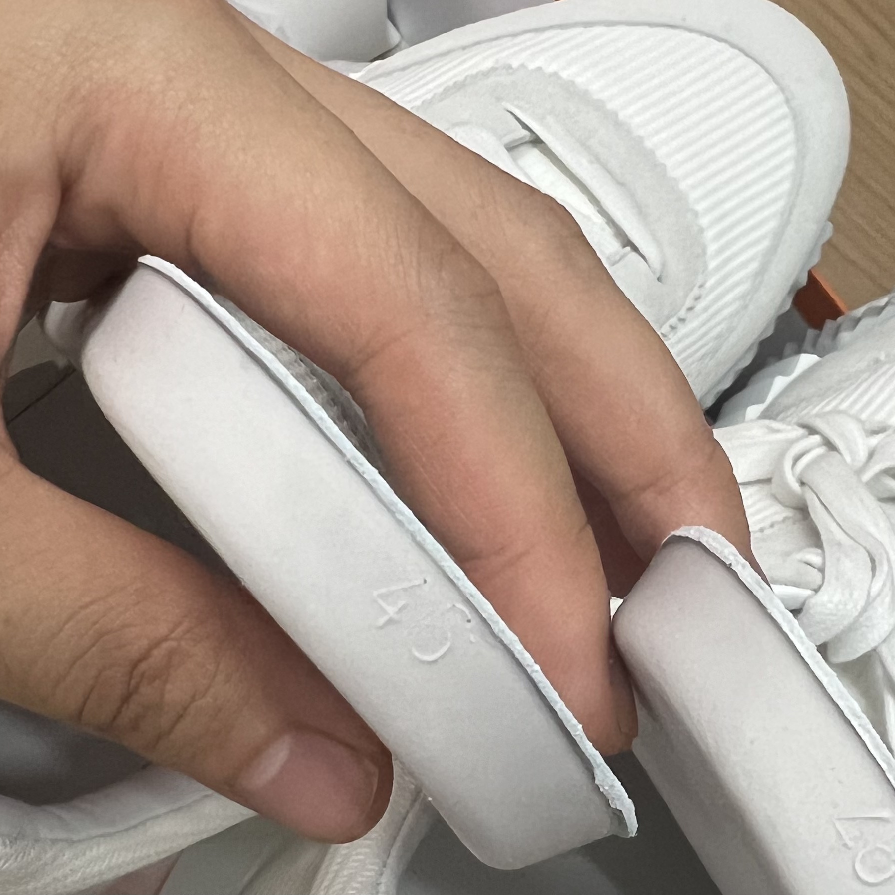 Hermes Bouncing Sneakers Mesh Suede Goatskin & Blanc Blanc 착용 스타일 - 1