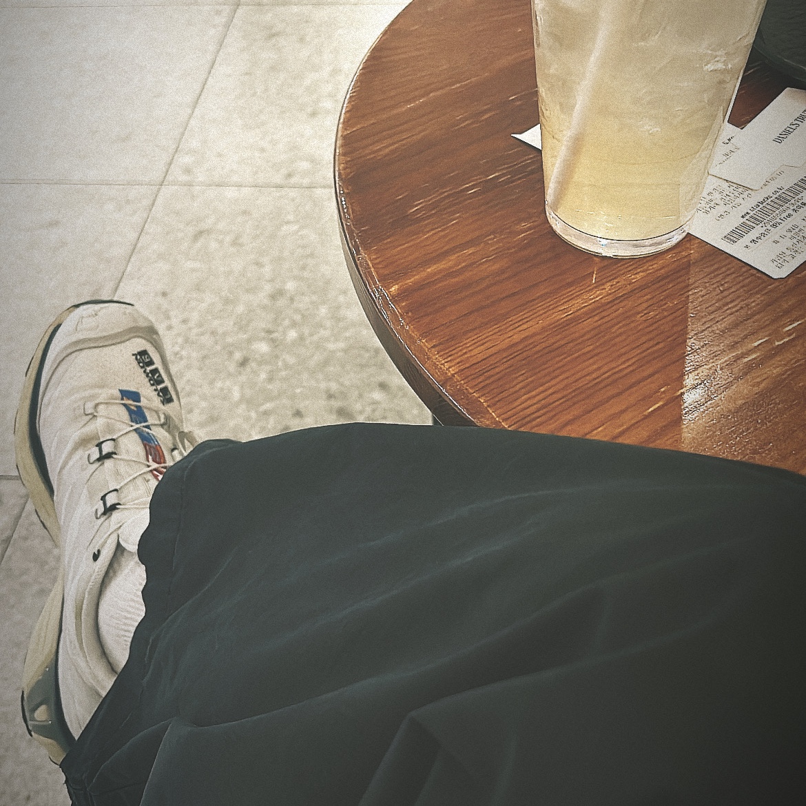 Salomon XT-4 White Lunar Rock 착용 스타일