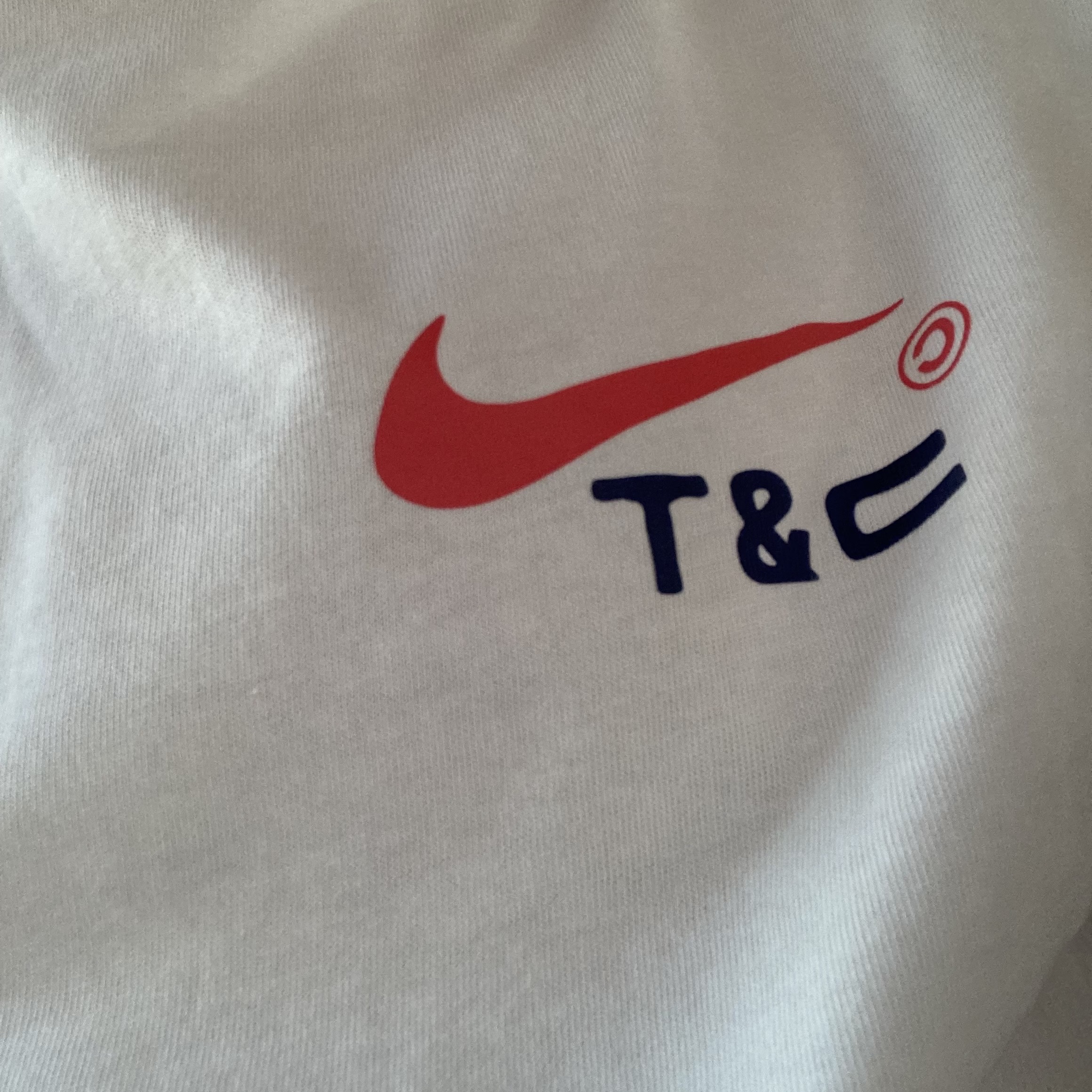 Nike x Drake Nocta x Cactus Plant Flea Market Souvenir Cactus T-Shirt White (DR2630-100) 착용 스타일