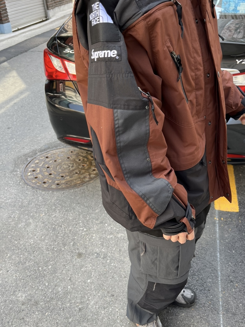 Supreme x The North Face Steep Tech Apogee Jacket Brown - 22FW, Nike ACG Smith Summit Cargo Pants Dark Smoke Grey - Asia 착용 스타일 - 2