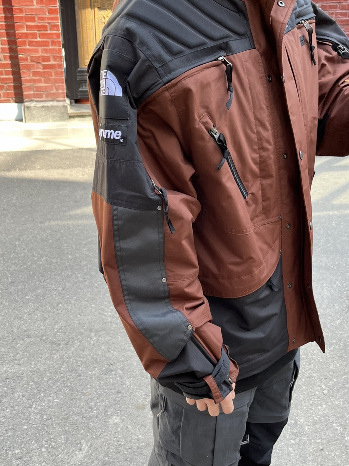 Supreme x The North Face Steep Tech Apogee Jacket Brown - 22FW, Nike ACG Smith Summit Cargo Pants Dark Smoke Grey - Asia 착용 스타일 - 1