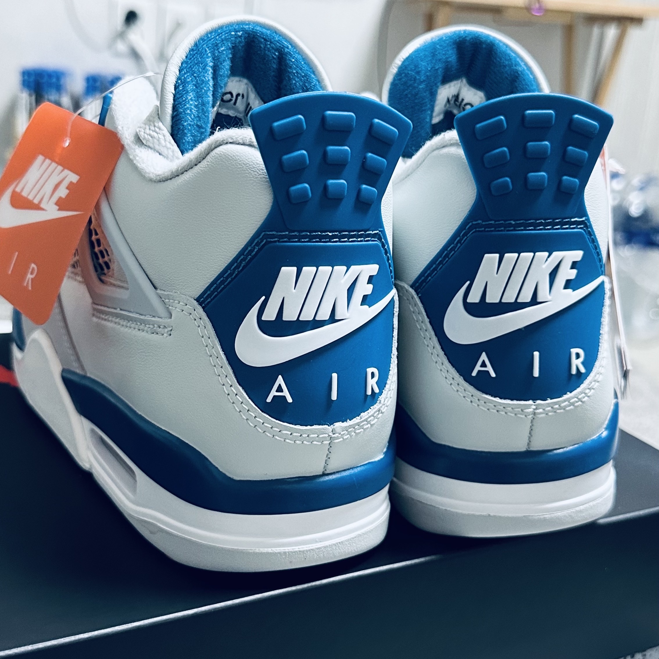Jordan 4 Retro Industrial Blue 착용 스타일 - 2