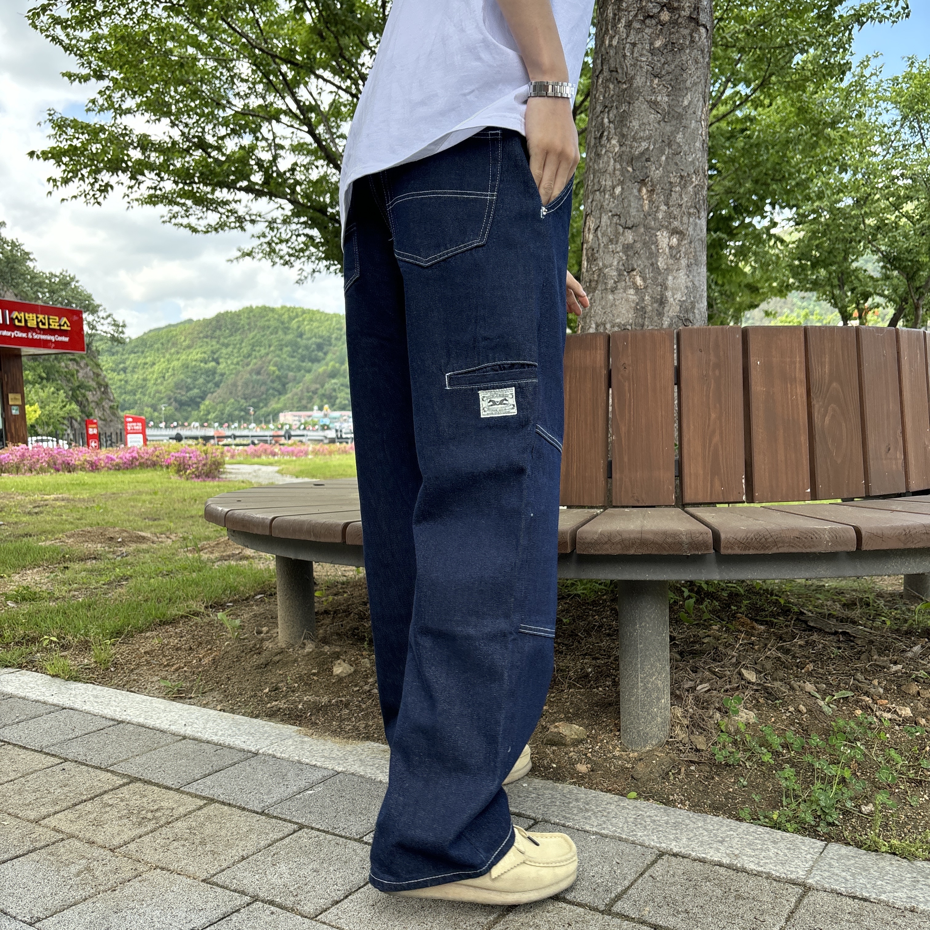 Clarks Wallabee Maple Suede 착용 스타일 - 1