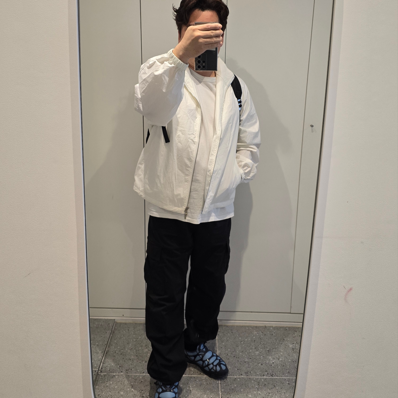 (W) Matin Kim Logo Coating Jumper Ivory 착용 스타일 - 1