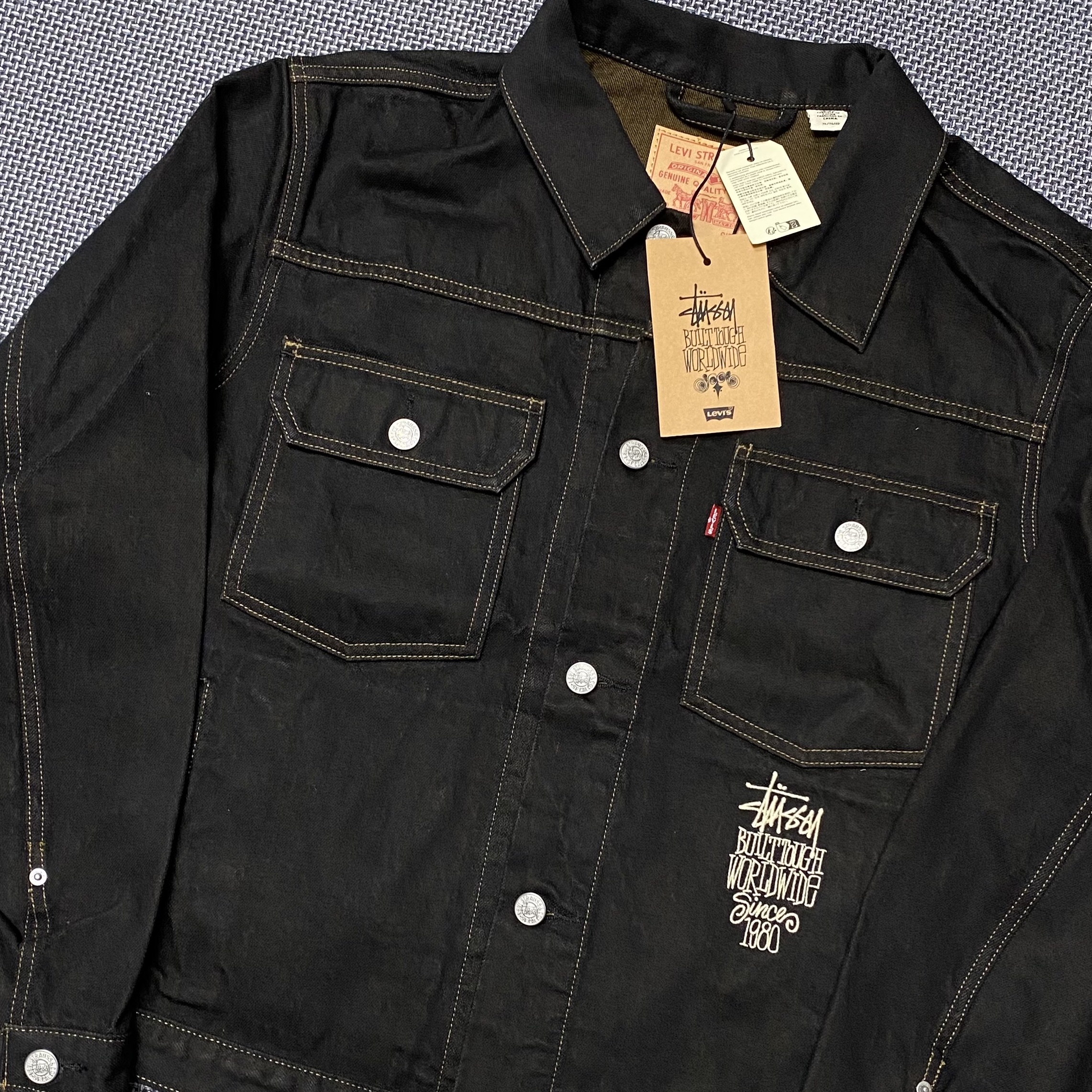 Stussy x Levi's Crispy Rinse Trucker Jacket Black 착용 스타일