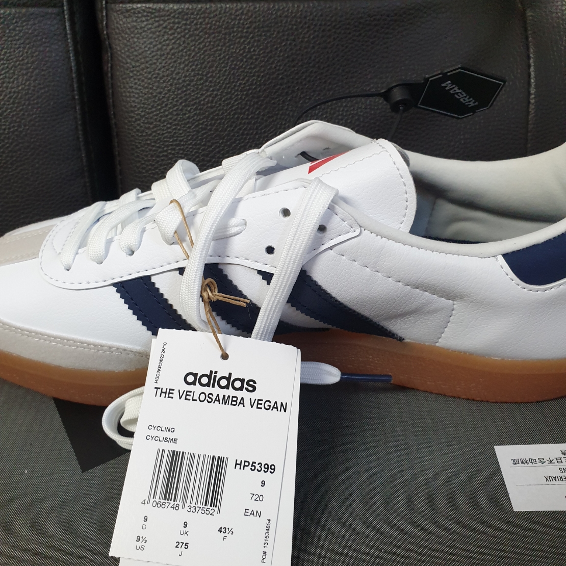 Adidas Velosamba Vegan Cycling Cloud White Team Navy Blue 착용 스타일 - 2