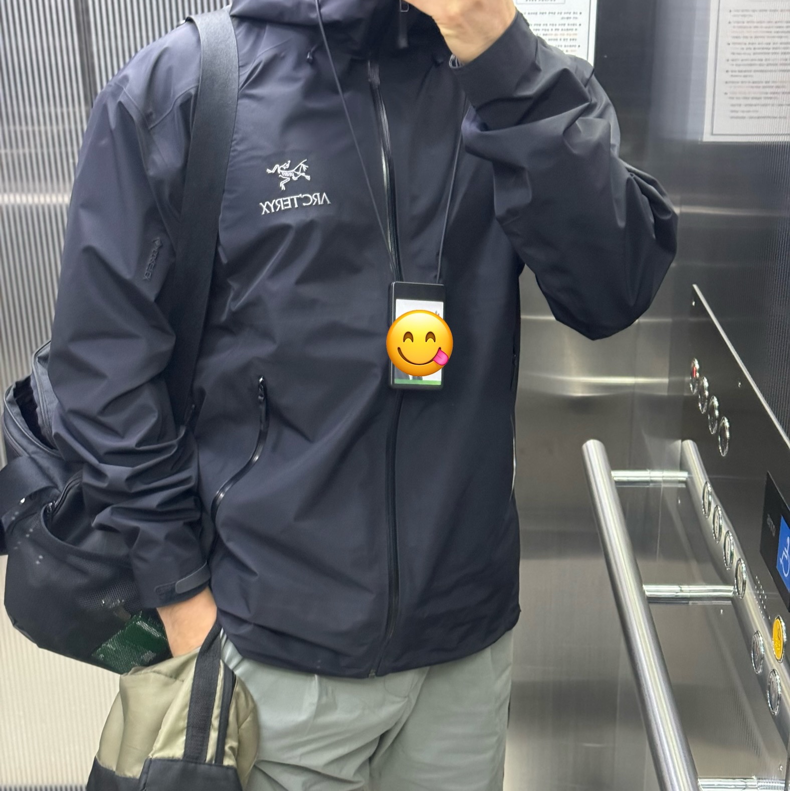 Arc'teryx Beta LT Jacket Black 착용 스타일