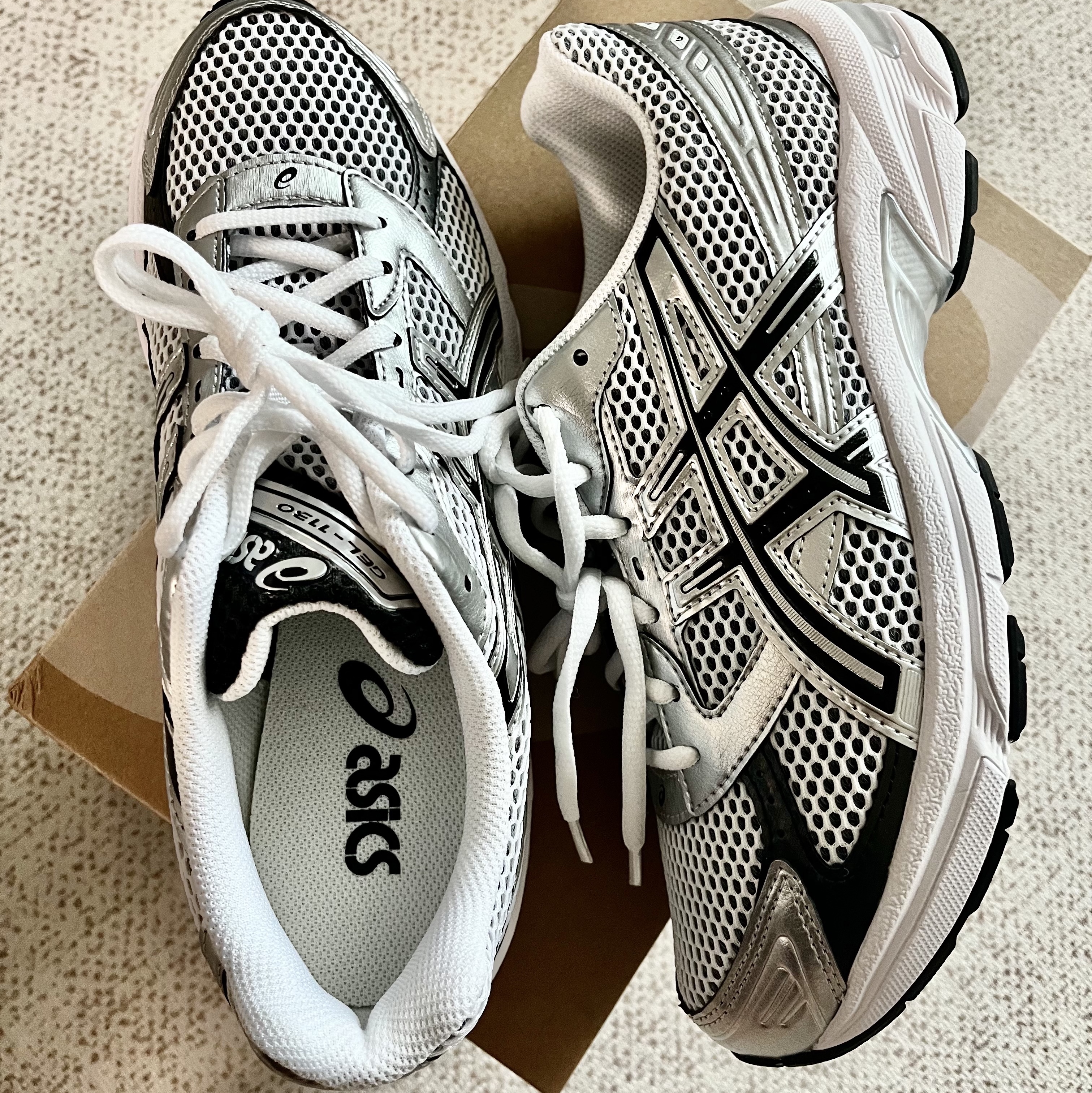 Asics Gel-1130 White Black 착용 스타일