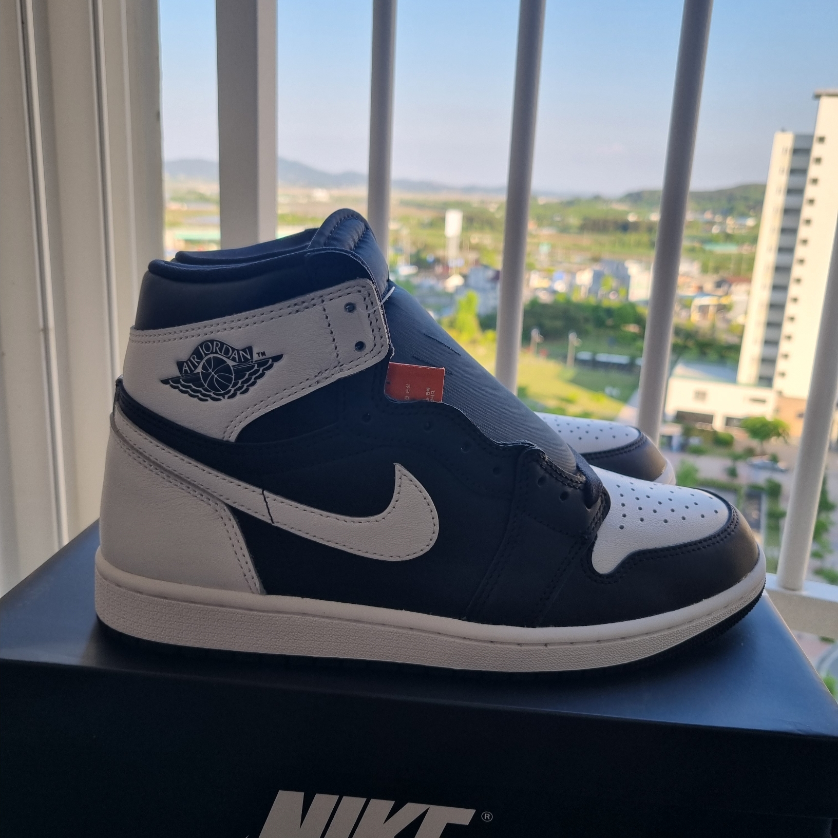 Jordan 1 Retro High OG Black White 착용 스타일 - 2