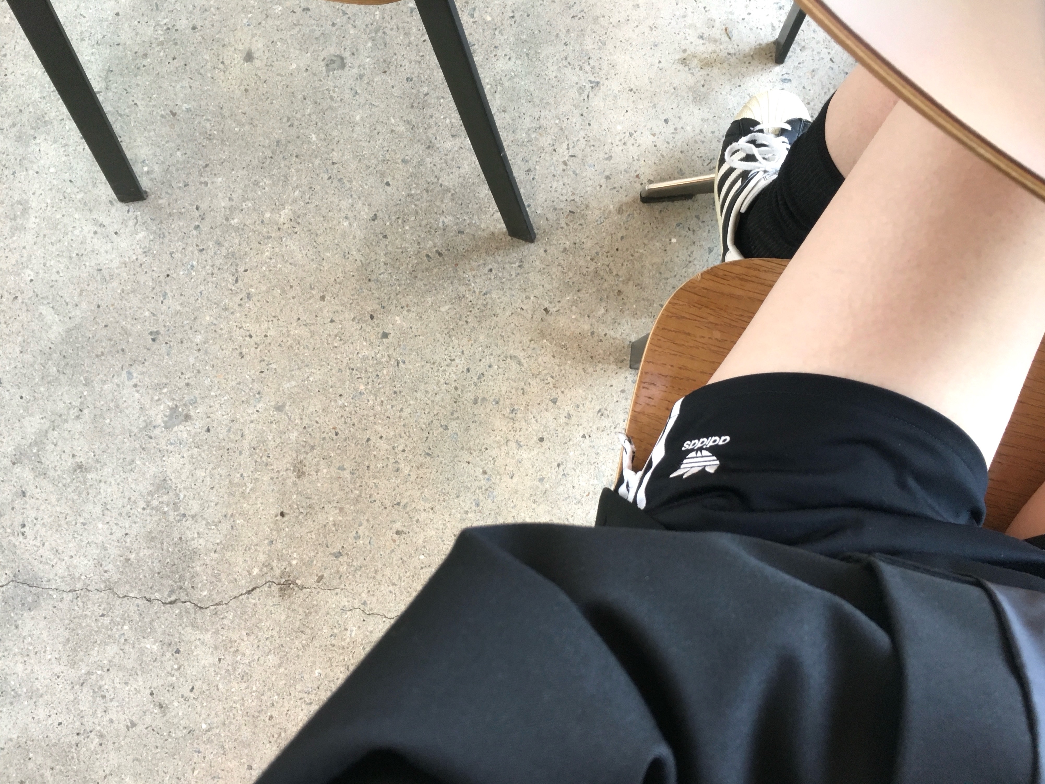 Adidas Superstar Premium Black White 착용 스타일 - 3