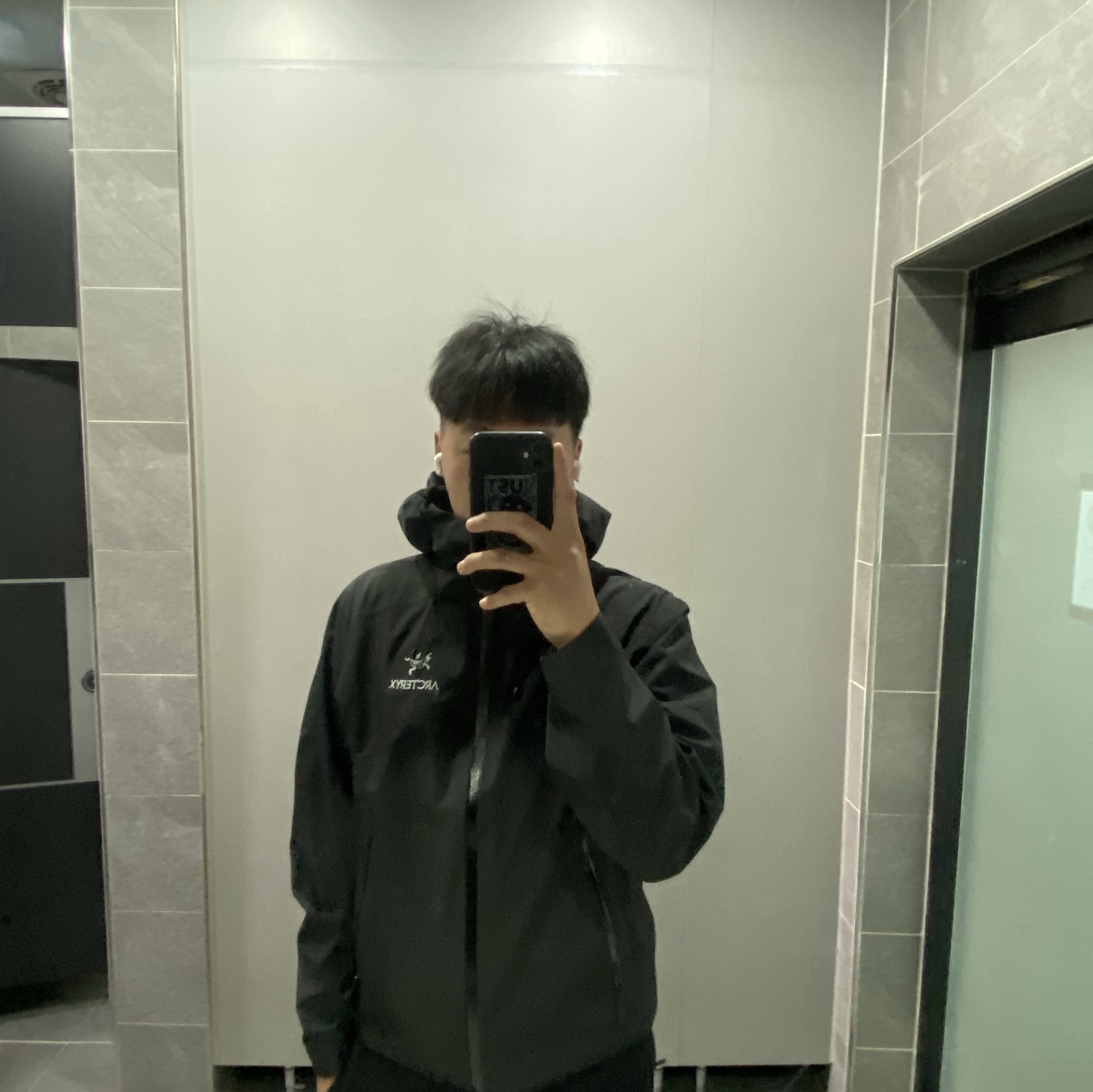 Arc'teryx Beta LT Jacket Black 착용 스타일