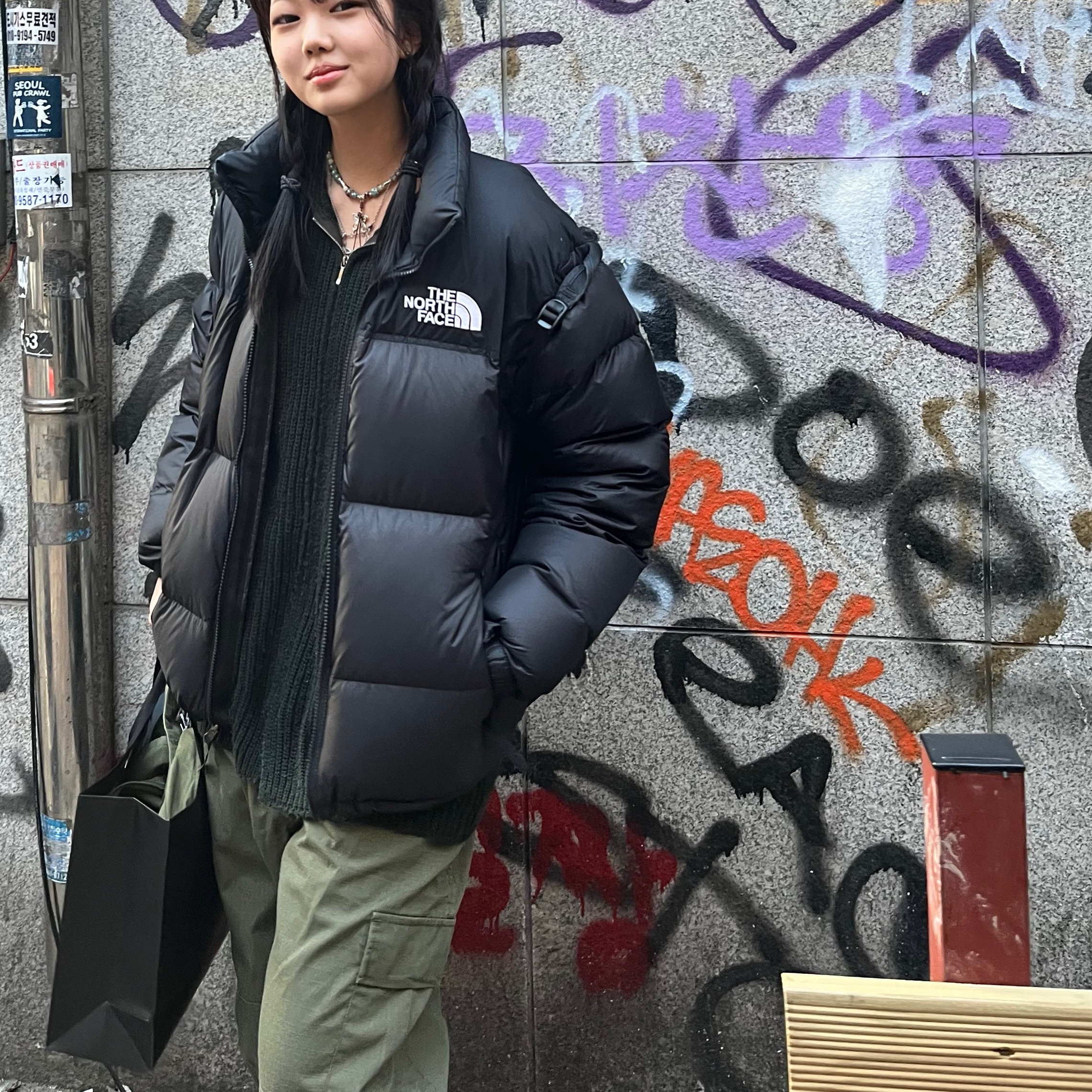 The North Face 1996 Eco Nuptse Jacket Black, Orslow Vintage Fit 6 Pockets Cargo Pants Army Green 착용 스타일 - 1