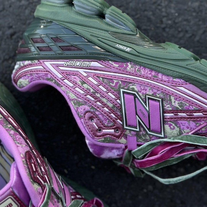 New Balance 1906R Lunar New Year Pink, (W) New Balance x Jack Harlow 550 White Green - B Standard 착용 스타일 - 4