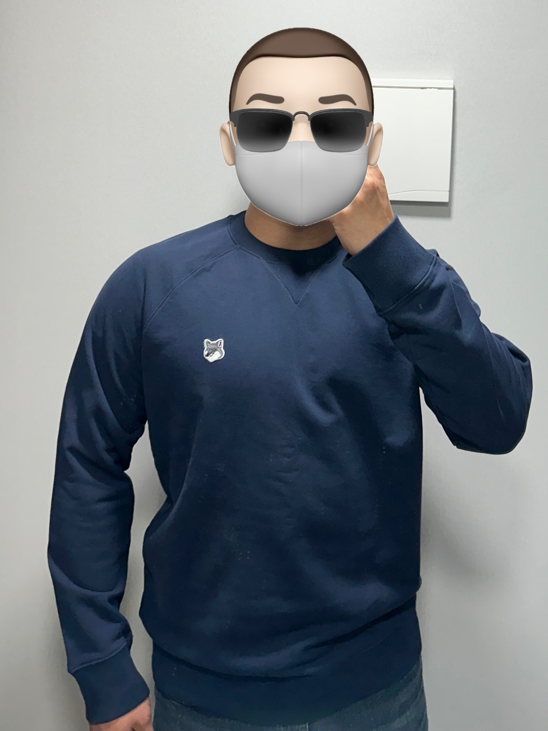 Maison Kitsune Grey Fox Head Patch Classic Sweatshirt Navy 착용 스타일