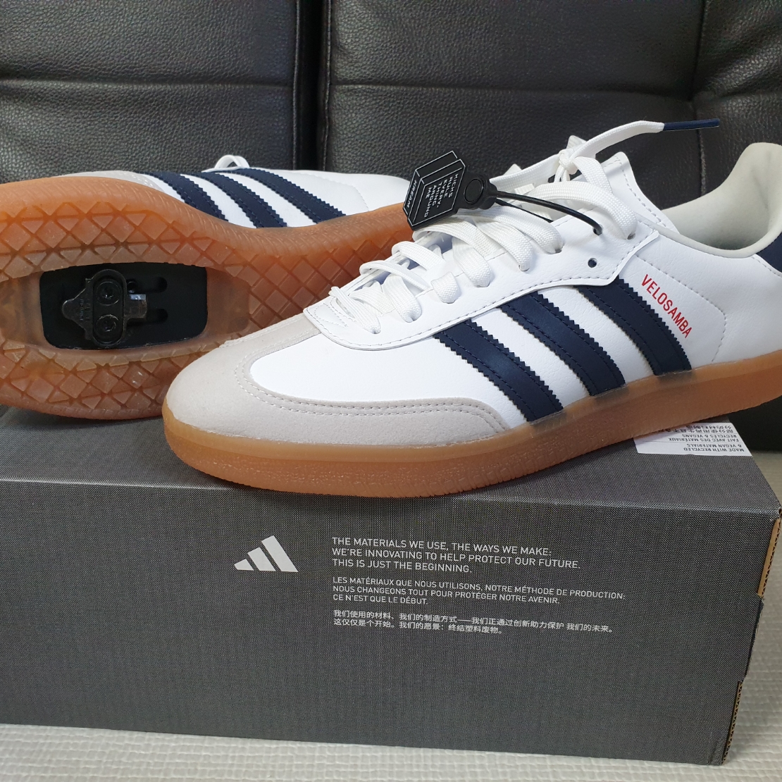 Adidas Velosamba Vegan Cycling Cloud White Team Navy Blue 착용 스타일 - 1