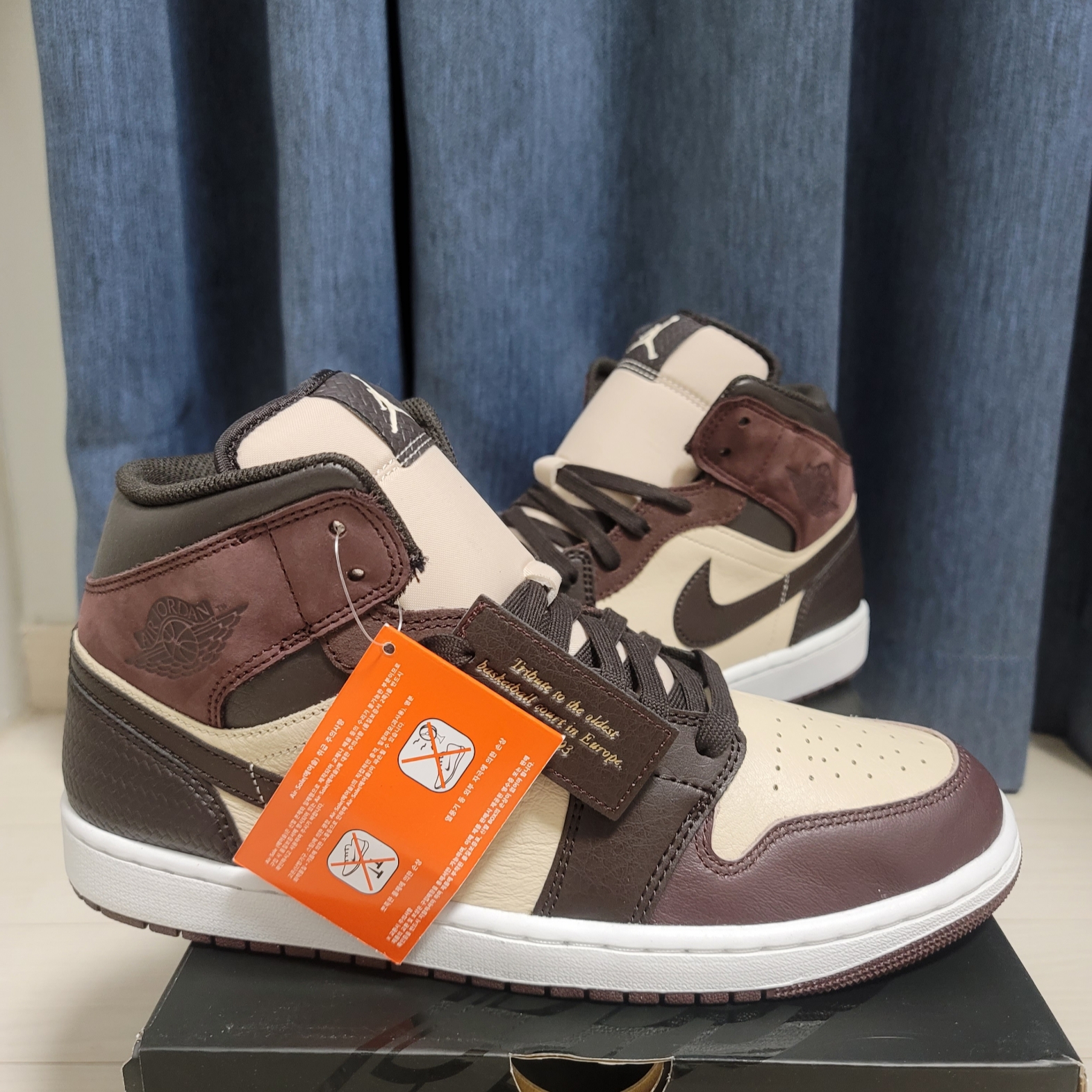 Jordan 1 Mid SE Paris YMCA 착용 스타일 - 1