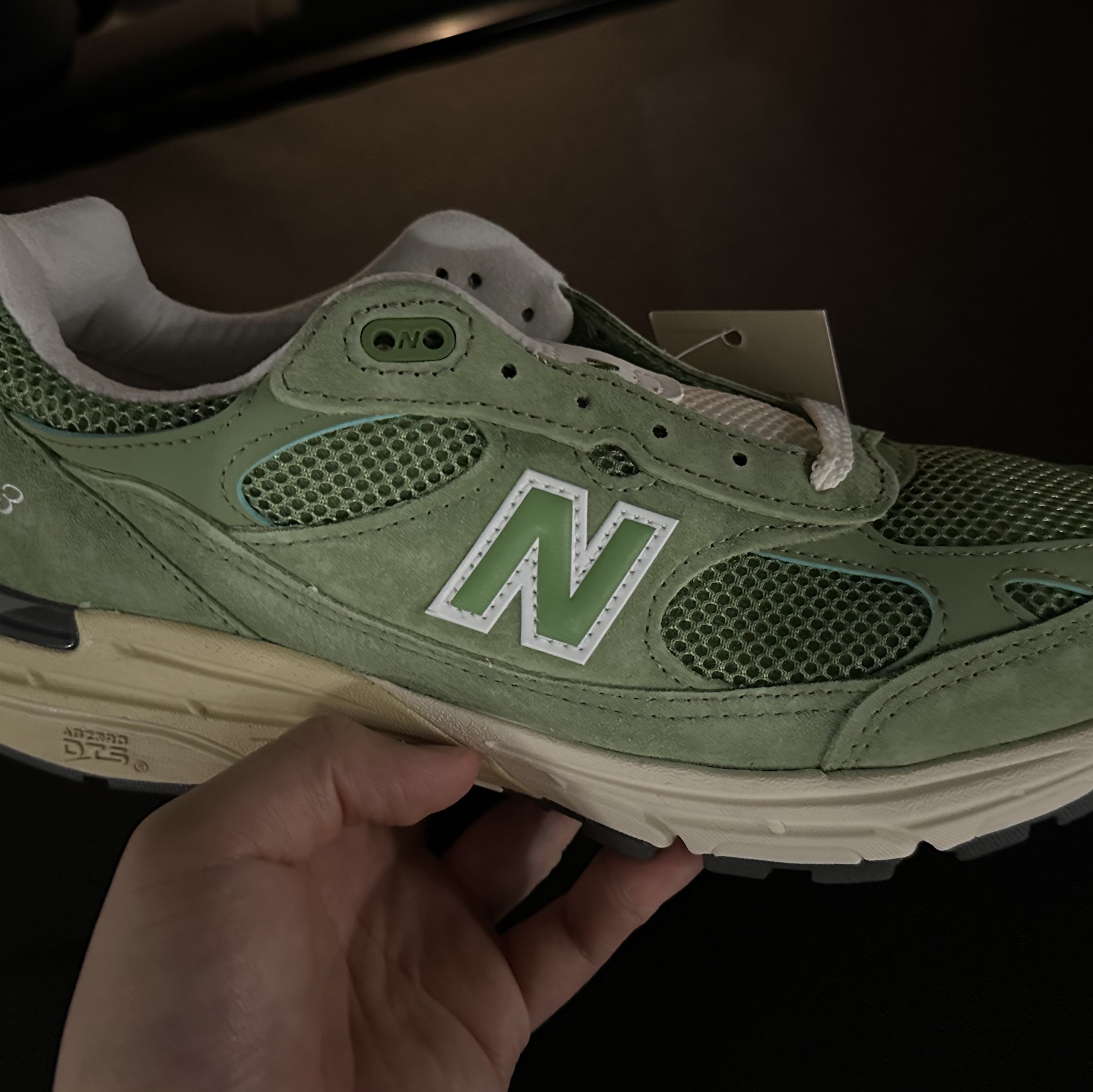 New Balance 993 Made in USA Chive Sea Salt 착용 스타일