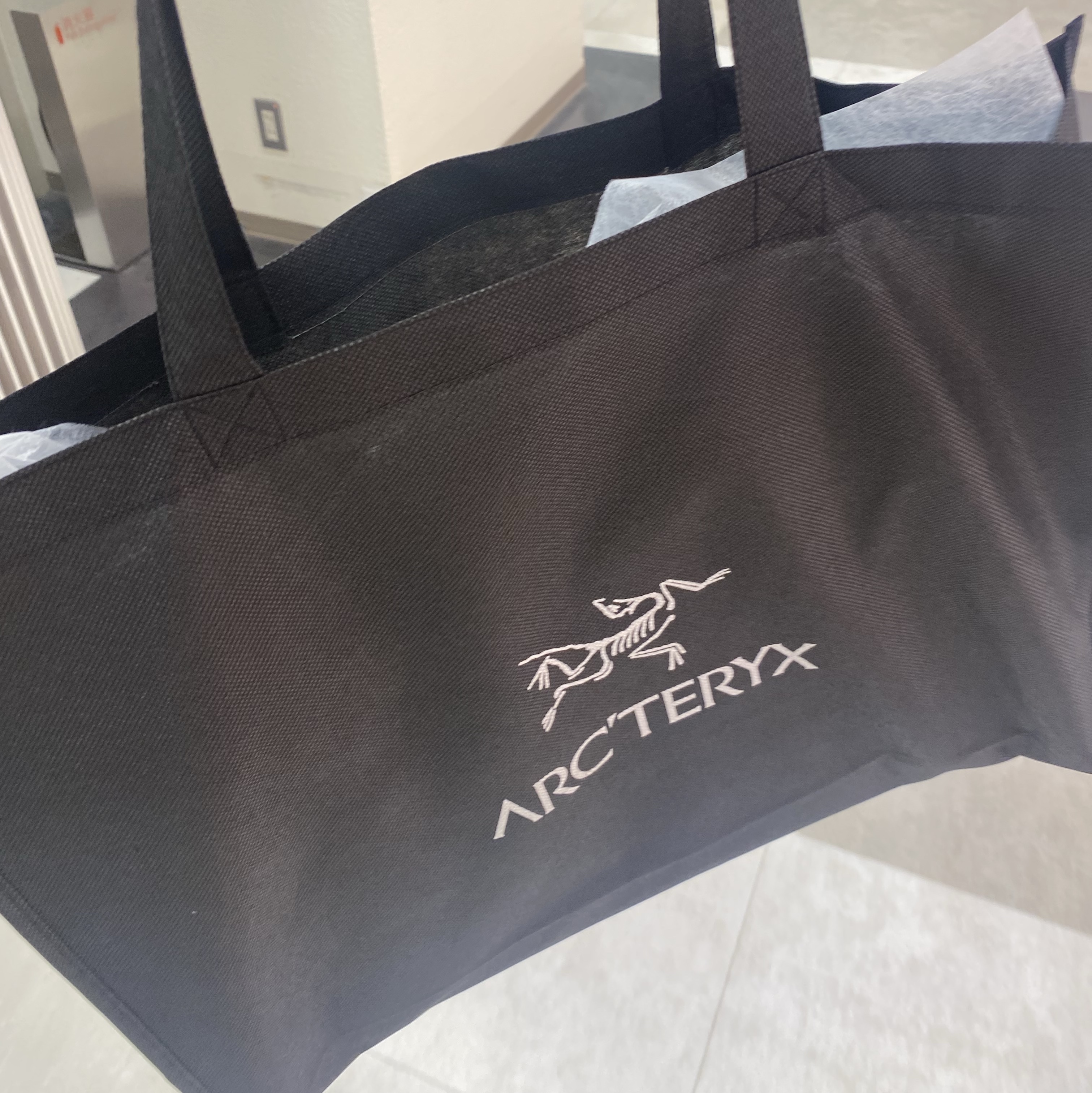 Arc'teryx Mantis 16 Backpack Black 착용 스타일 - 2