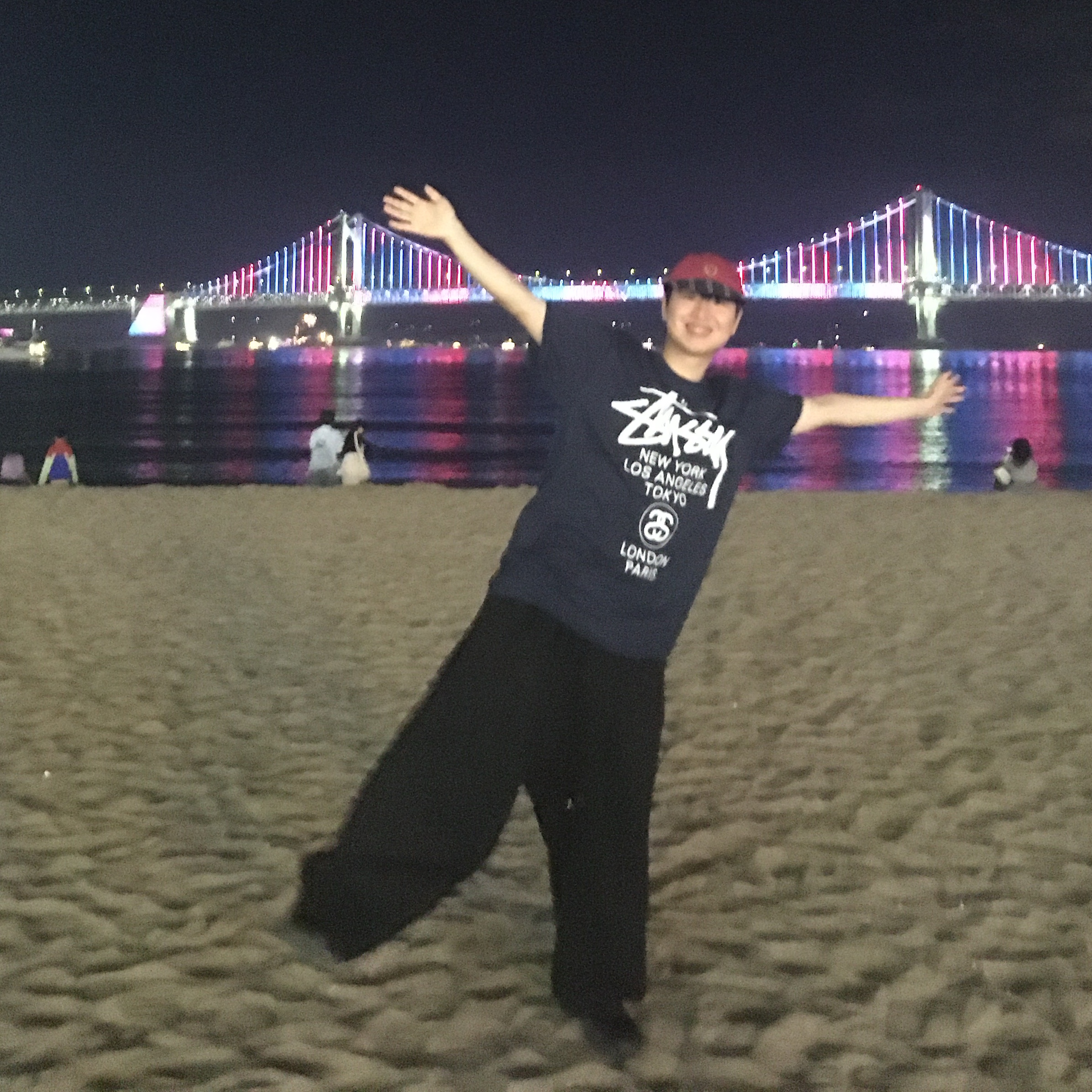 Stussy World Tour T-Shirt Navy 2024,2025, Salomon XT-Wings 2 ADV Black 착용 스타일