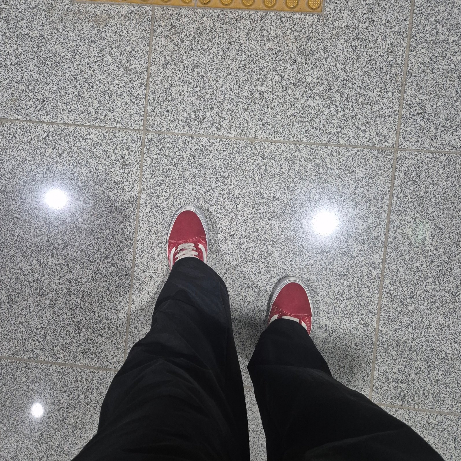 Vans Old Skool Wave Washed Red 착용 스타일