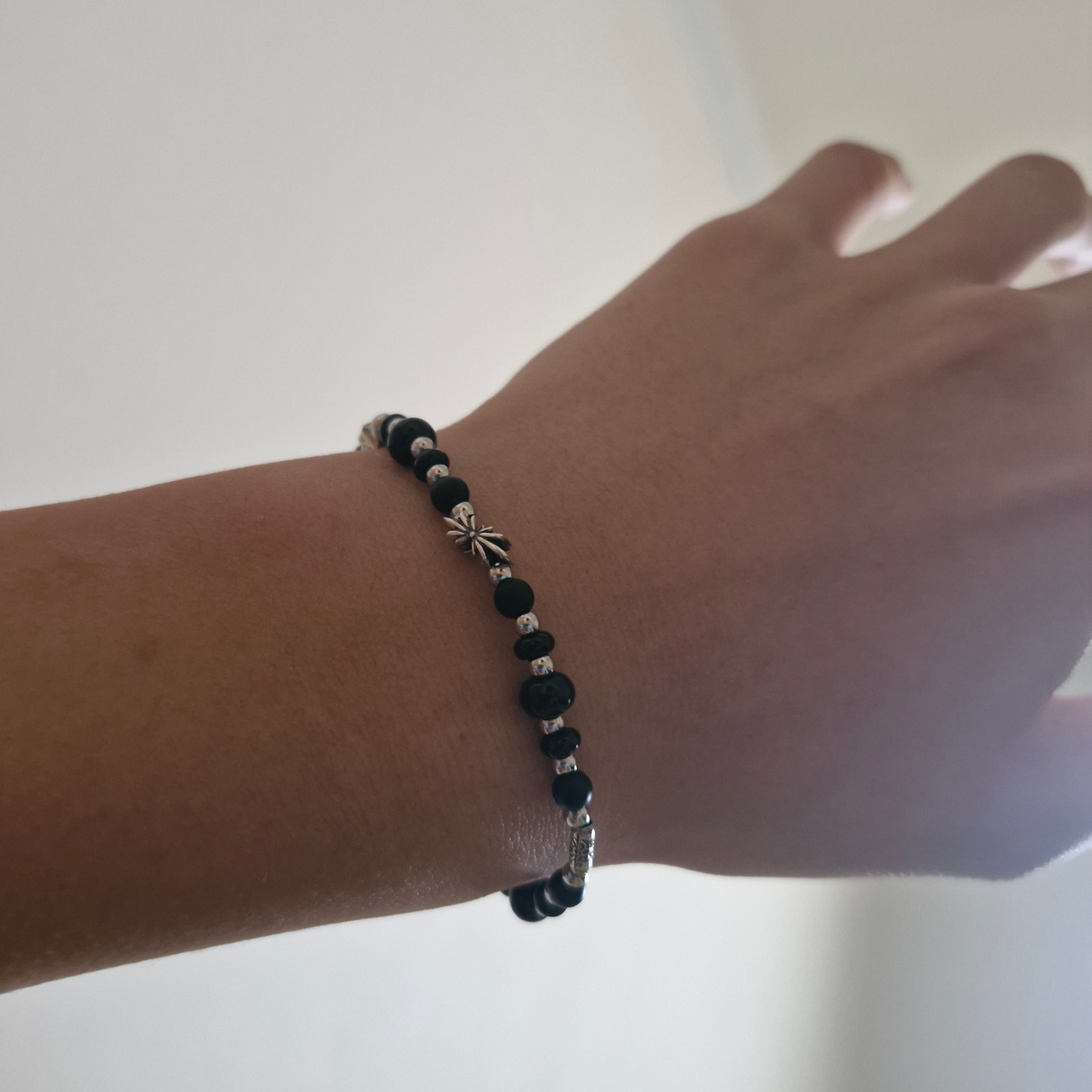 Scudo Garden Karen Beads Bracelet Black 착용 스타일 - 2