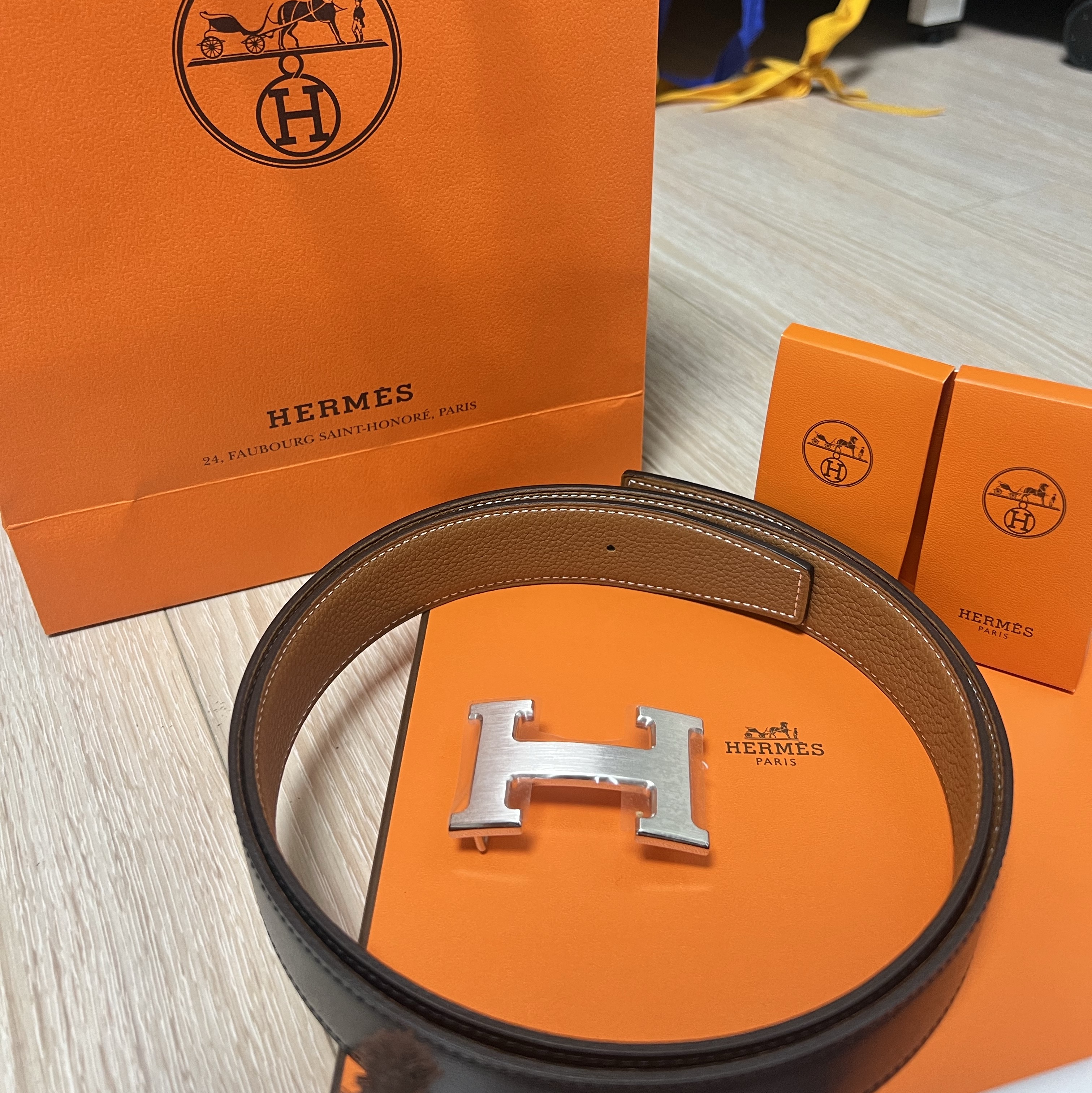 Hermes H Belt Buckle & Reversible Leather Strap 32mm Palladium & Noir Gold 착용 스타일