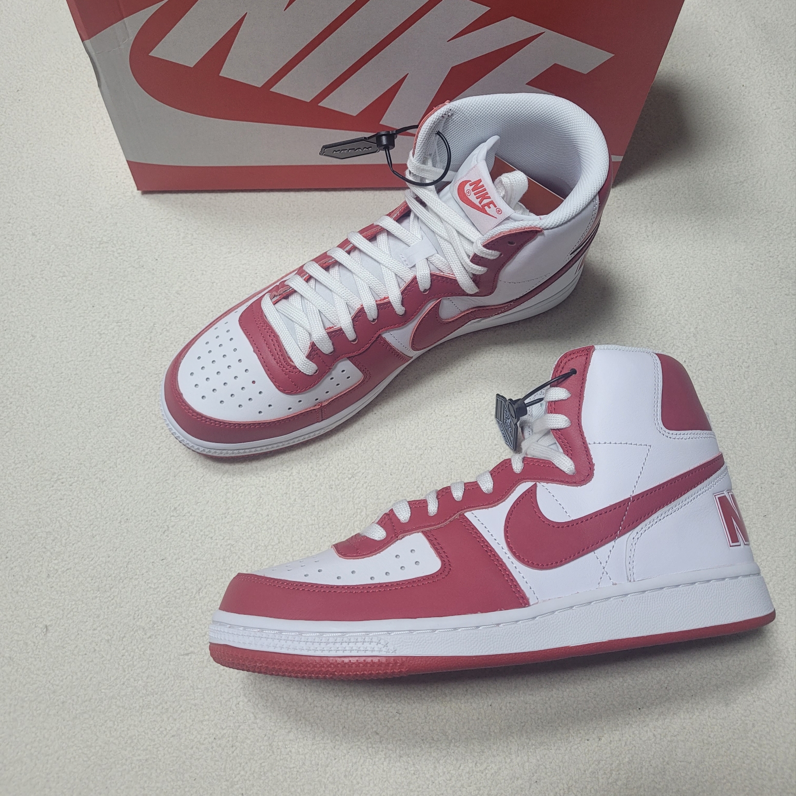 Nike Terminator High University Red and White 착용 스타일