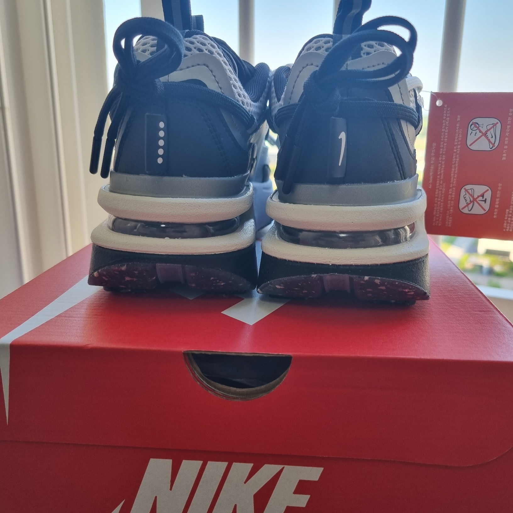 (W) Nike Air Max Furyosa Silver and Black 착용 스타일 - 3