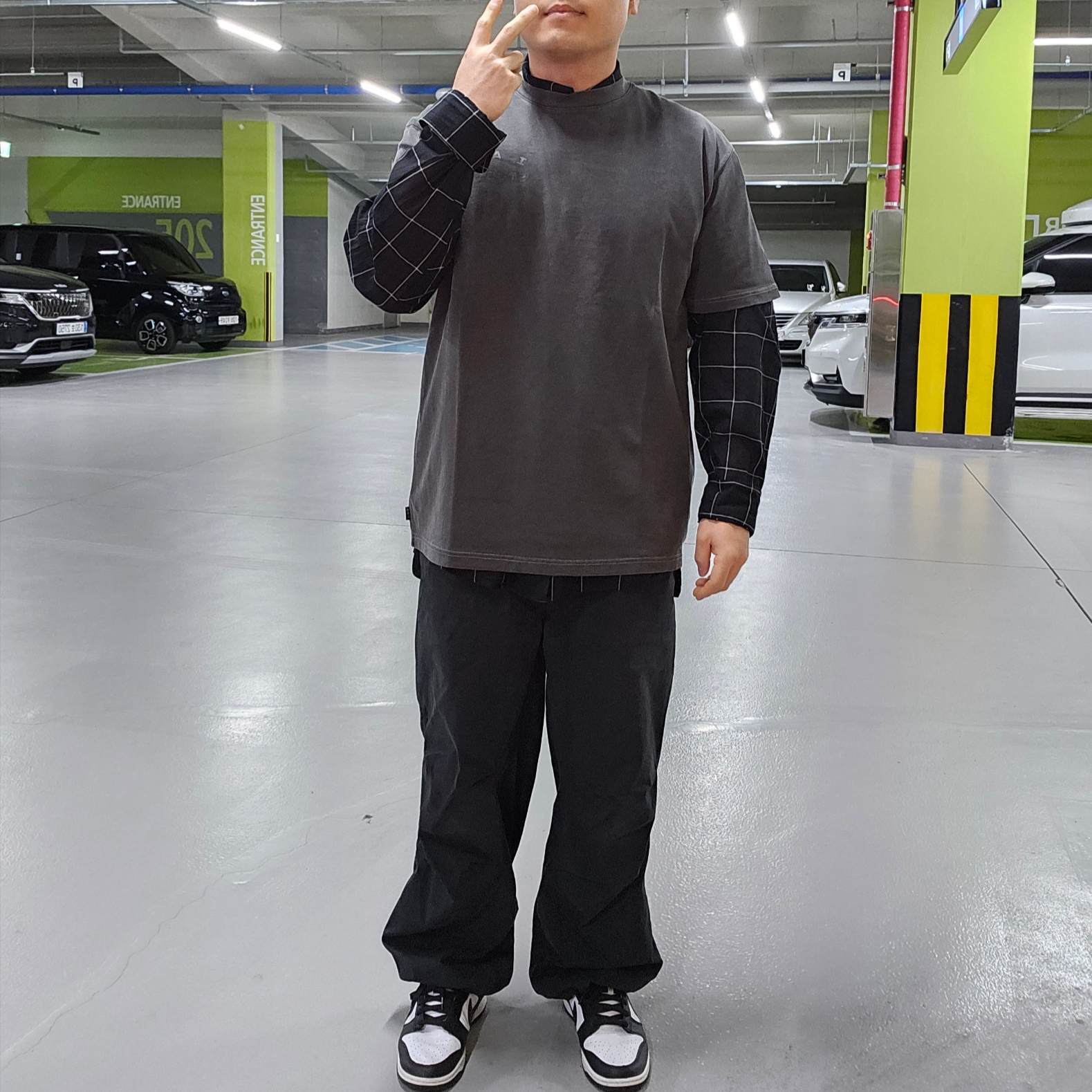 Stussy Wave Dye Beach Shell Jacket Black, IAB Studio x Ottogi Mayonnaise 50th Anniversary T-Shirt White 착용 스타일 - 10