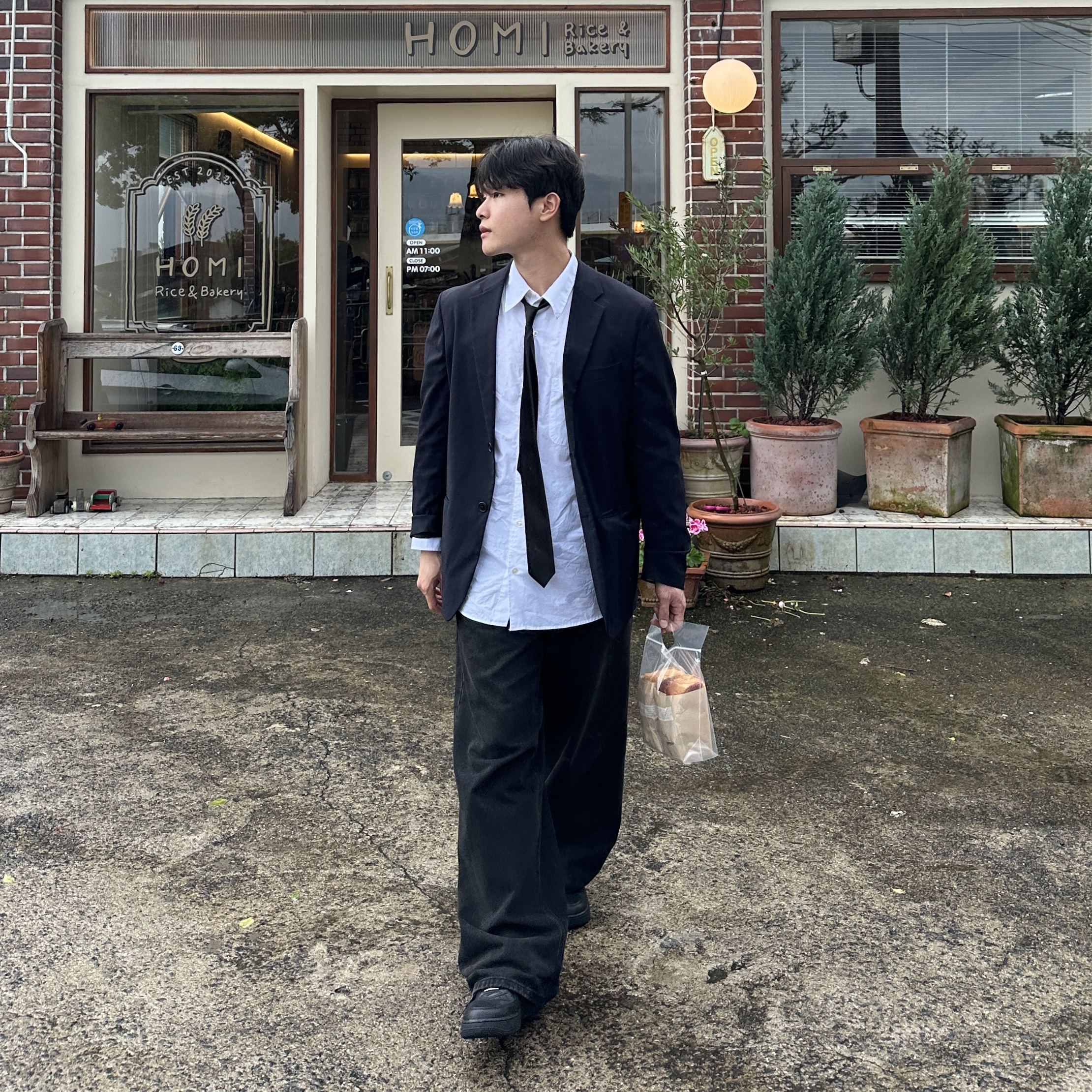 나이키 x 슈프림 에어포스 1 로우 블랙 착용 스타일 - 3
