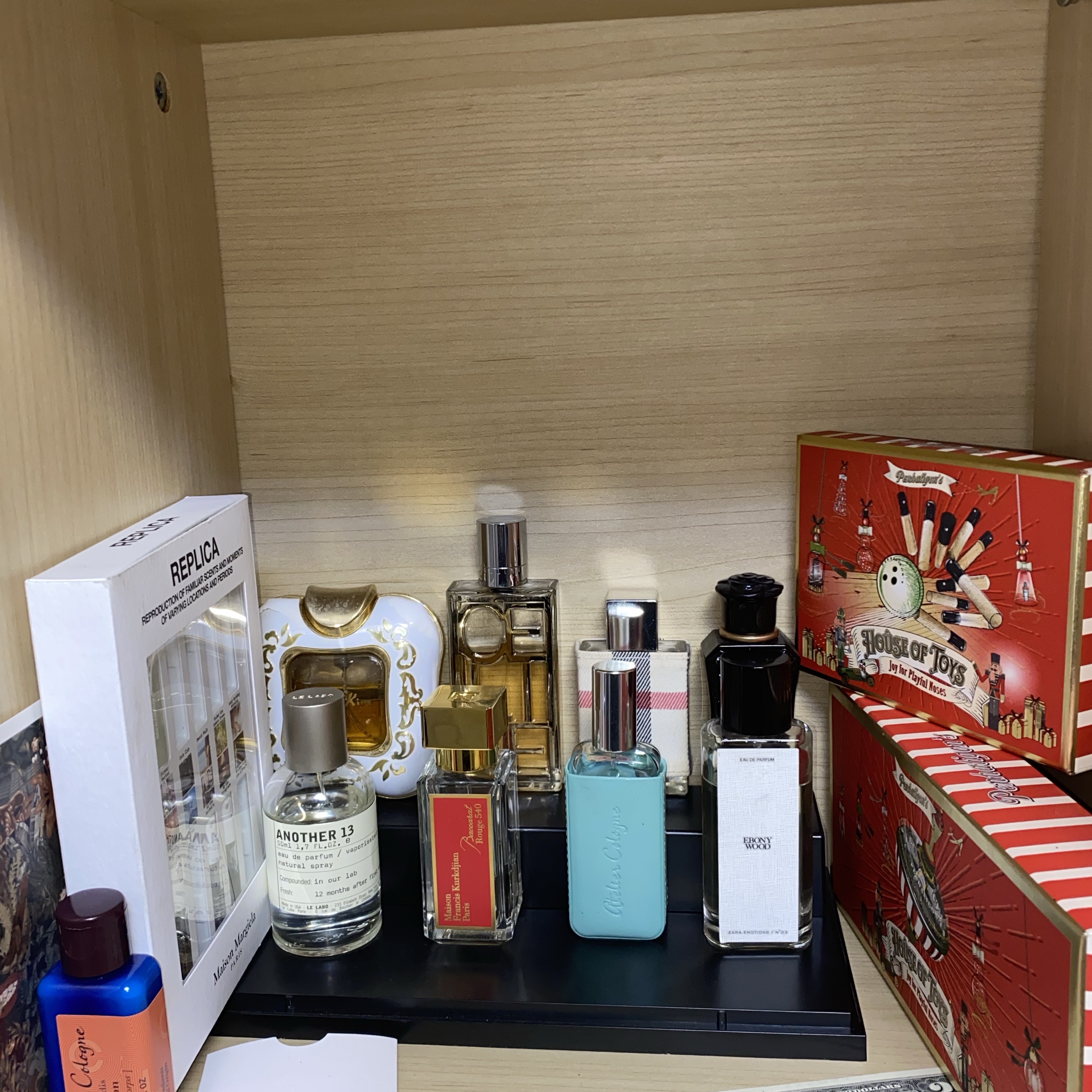 Maison Francis Kurkdjian Baccarat Rouge 540 Eau De Parfum 35ml, Le Labo Another 13 Eau De Parfum 50ml 착용 스타일 - 2