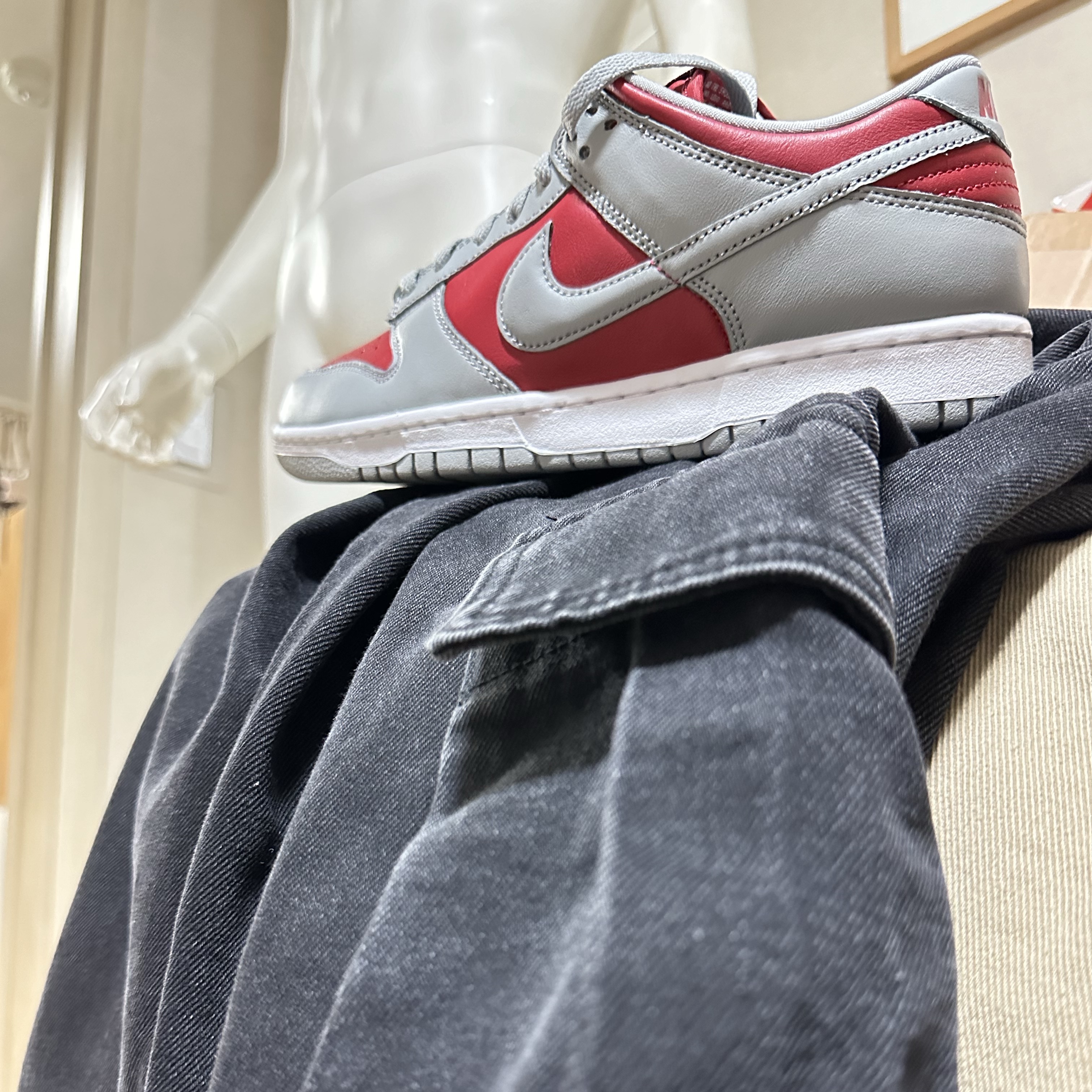 Nike Dunk Low QS Varsity Red and Silver 착용 스타일
