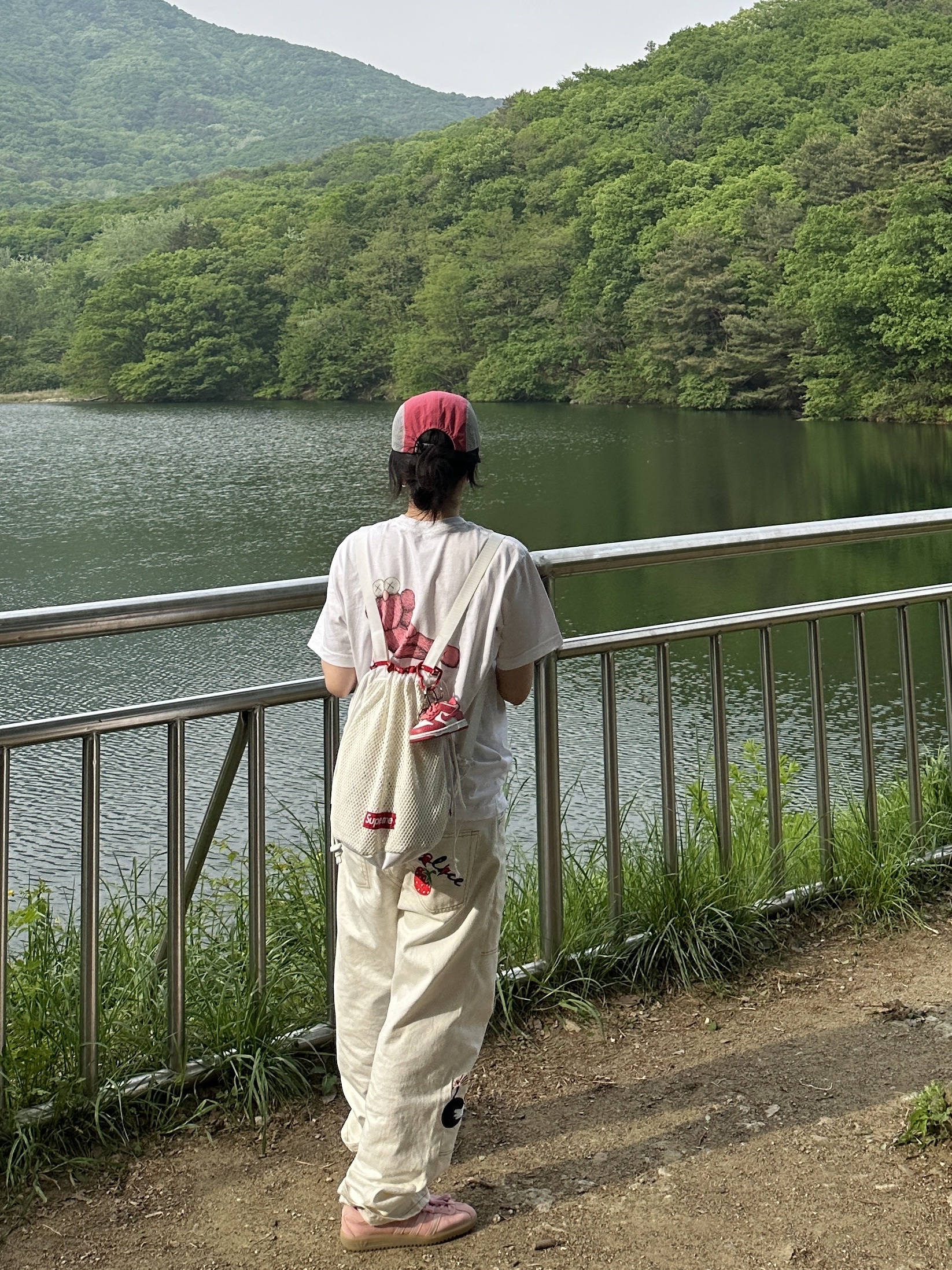Adidas Bermuda Glow Pink, Palace Duck Bomb Panel Jeans White - 22SS 착용 스타일 - 1
