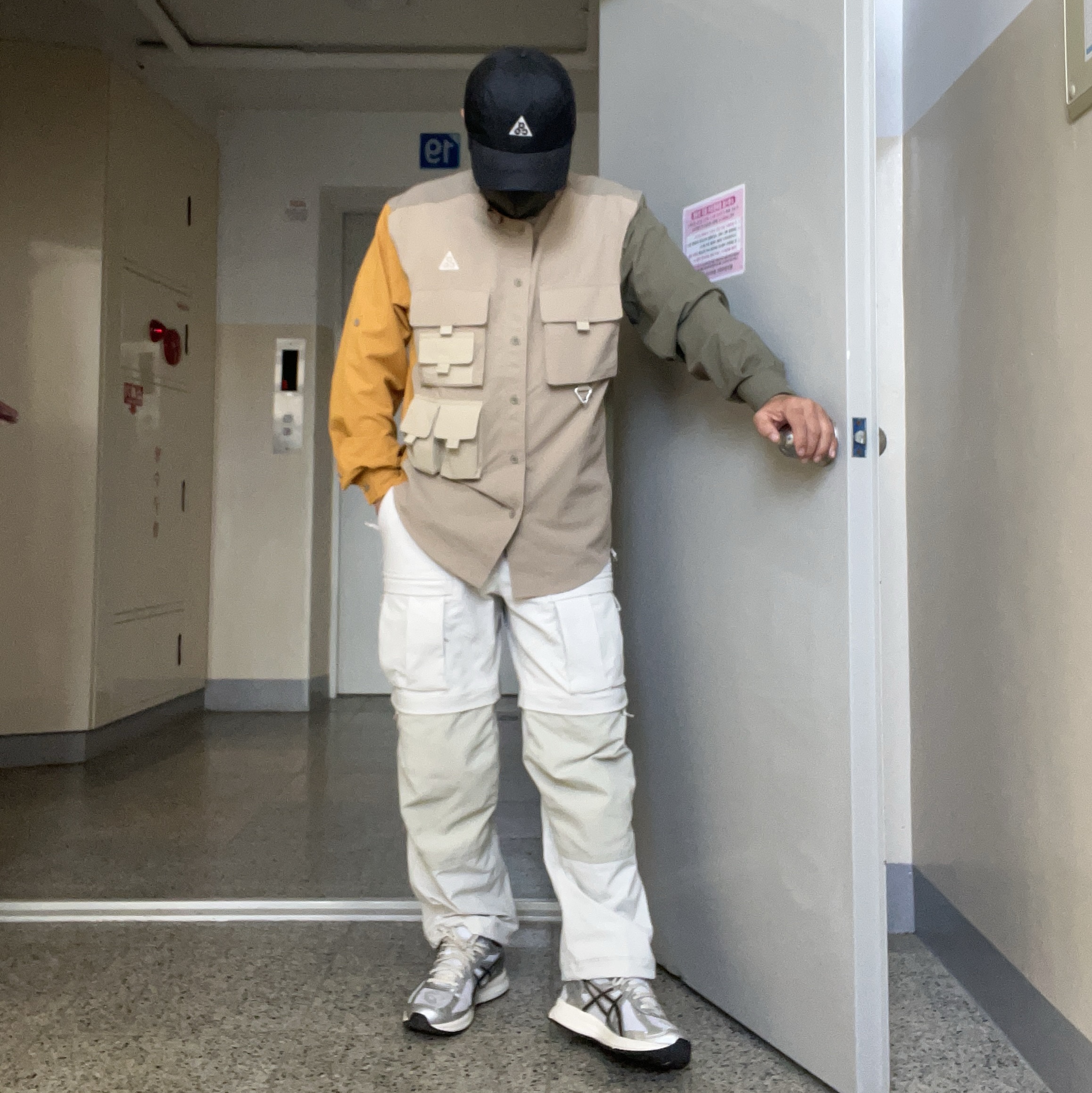 Asics Jog 100 S White Black - 2E Wide, Nike ACG Smith Summit Cargo Pants Light Bone - Asia 착용 스타일