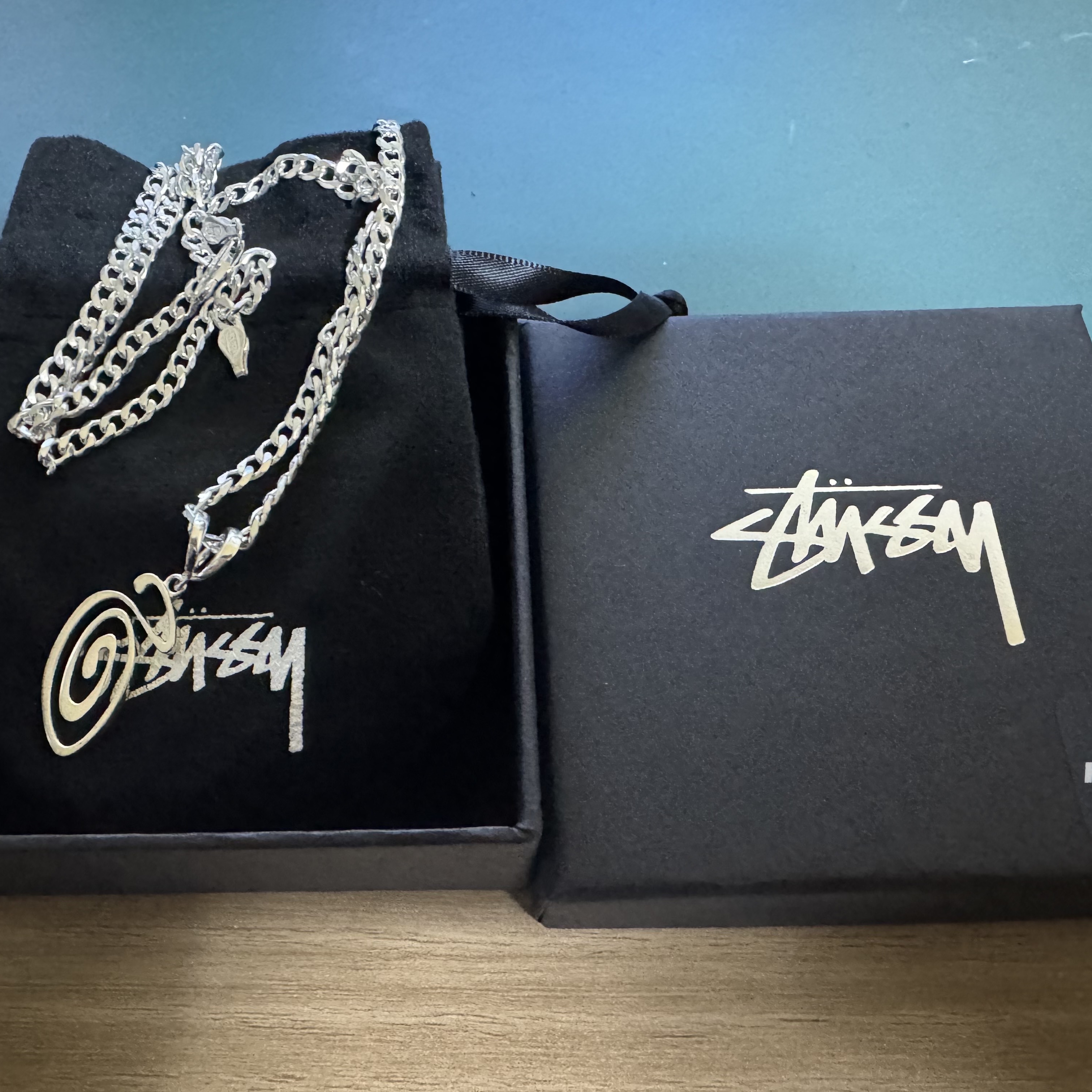 Stussy Swirly S Chain Sterling Silver 착용 스타일