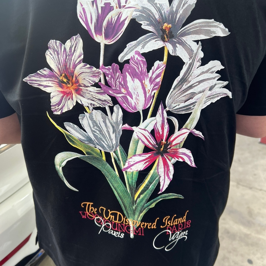 Wooyoungmi Flower Back Logo T-Shirt Black - 24SS 착용 스타일 - 1