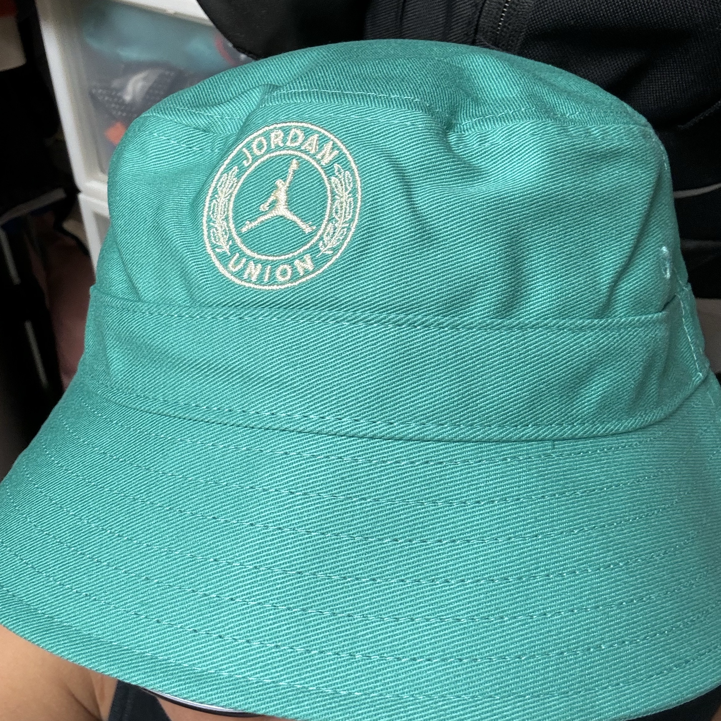 Jordan x Union Bucket Hat Kinetic Green 착용 스타일