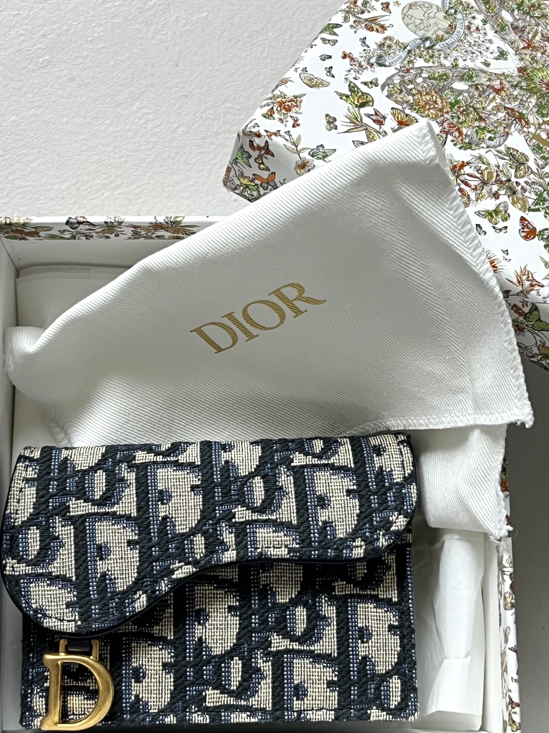 Dior Saddle Flap Card Holder Blue Dior Oblique Jacquard 착용 스타일 - 3