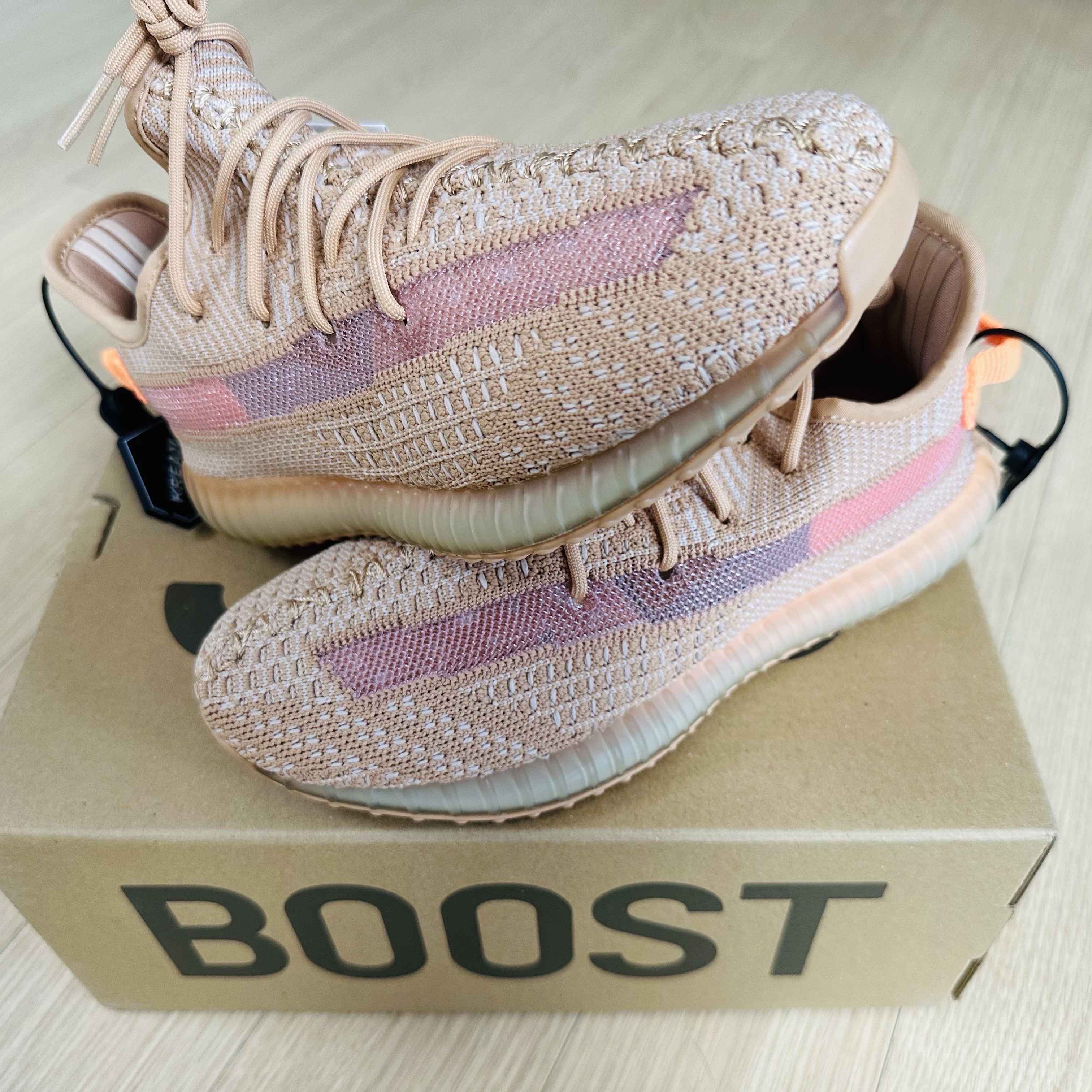 (Kids) Adidas Yeezy Boost 350 V2 Clay 착용 스타일 - 1