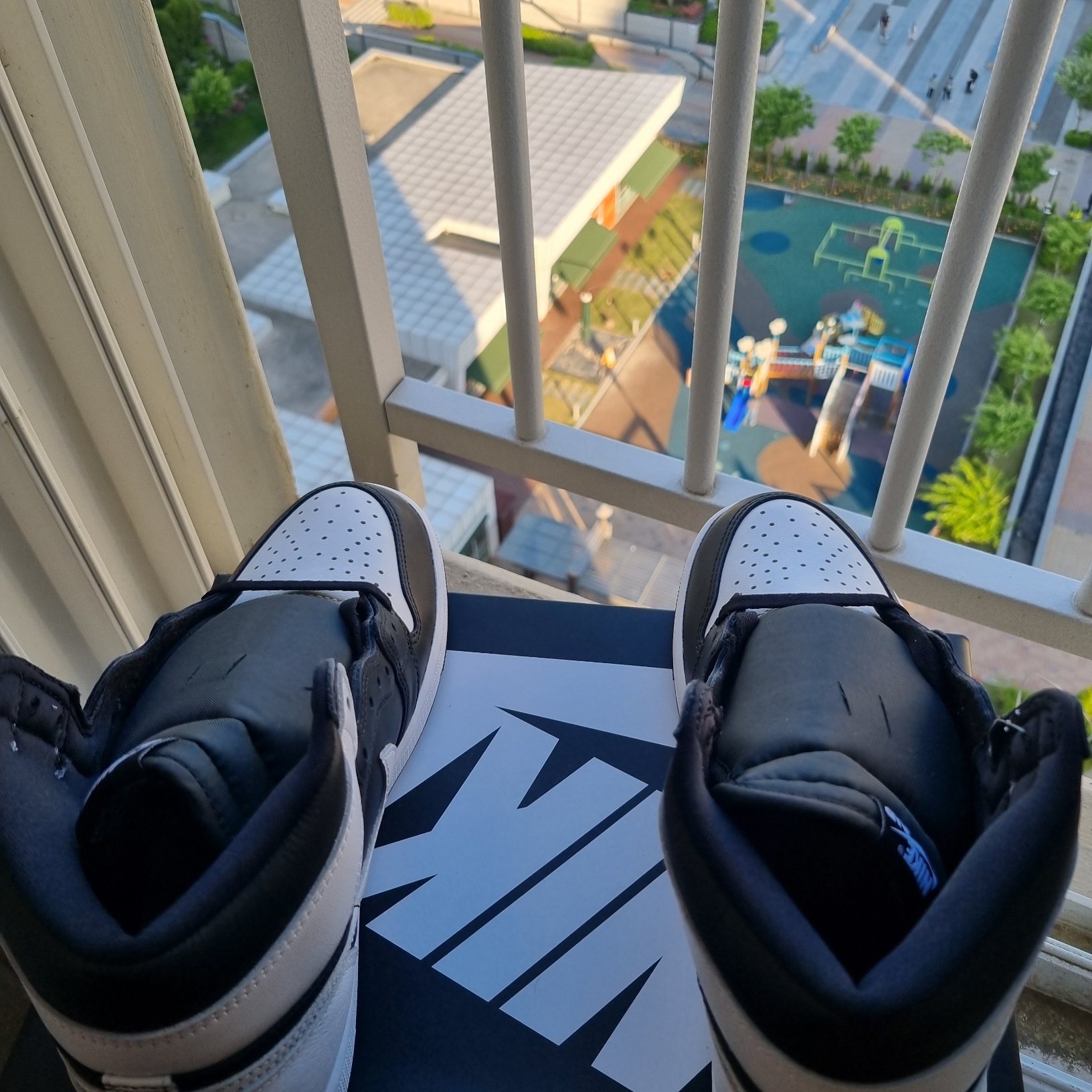 Jordan 1 Retro High OG Black White 착용 스타일 - 4