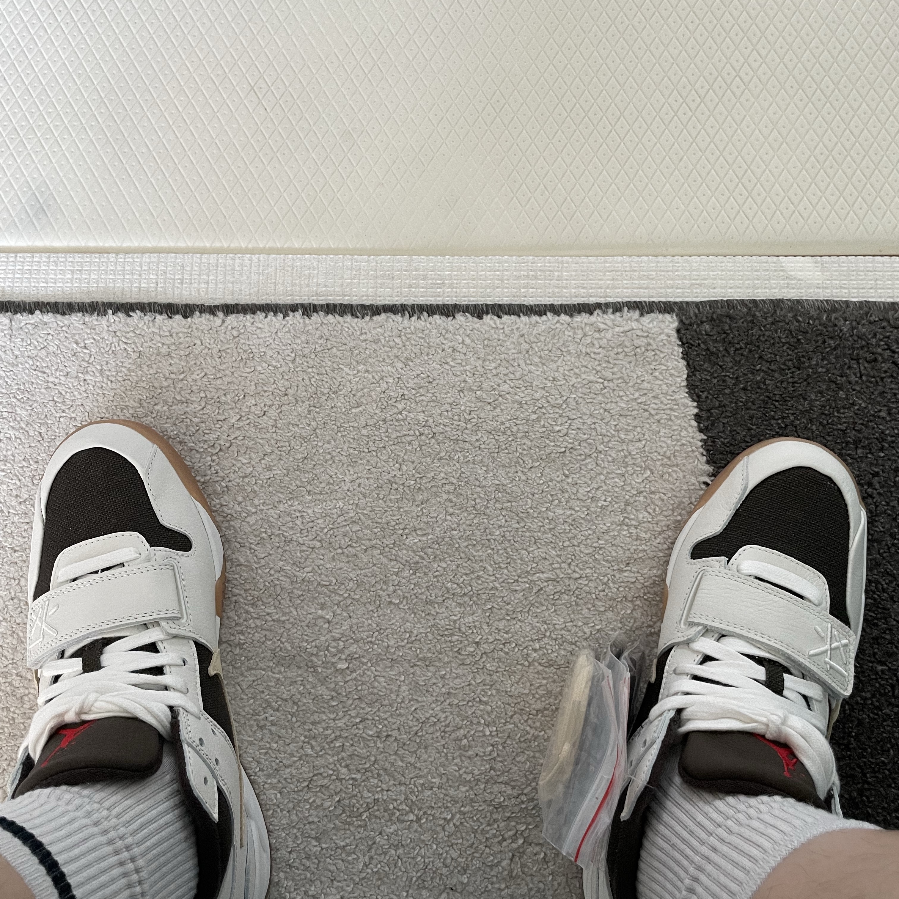 Maison Mihara Yasuhiro Blakey OG Sole Canvas Low-top Sneakers Green, Jordan x Travis Scott Jumpman Jack TR Sail and Dark Mocha 착용 스타일 - 2