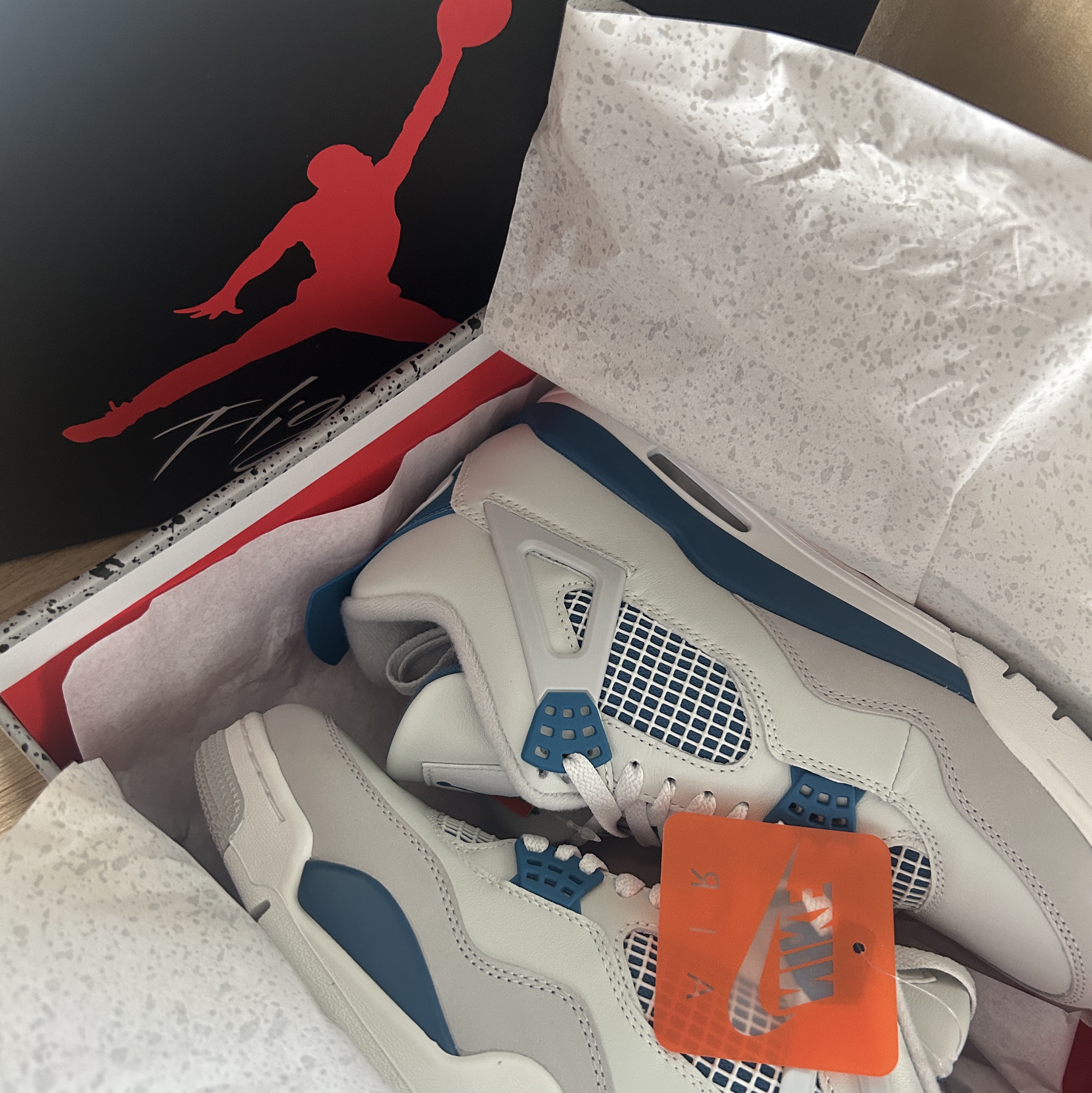 Jordan 4 Retro Industrial Blue 착용 스타일