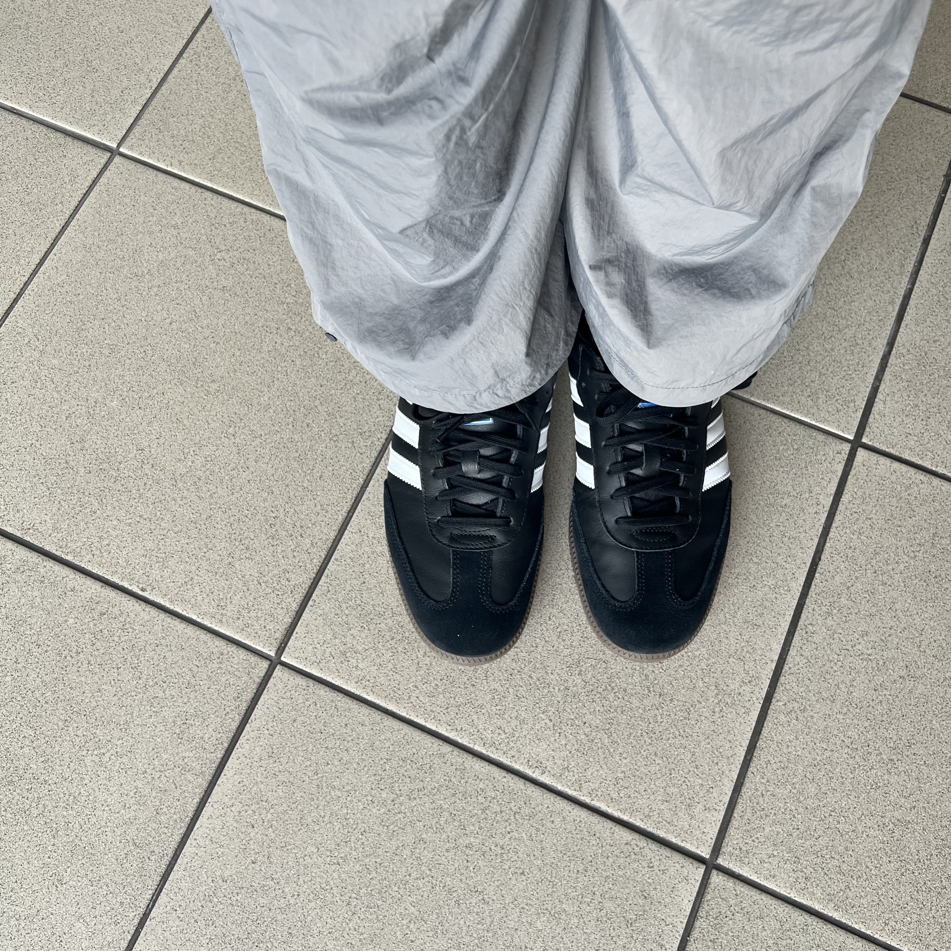 Adidas Samba OG Black White Gum 착용 스타일
