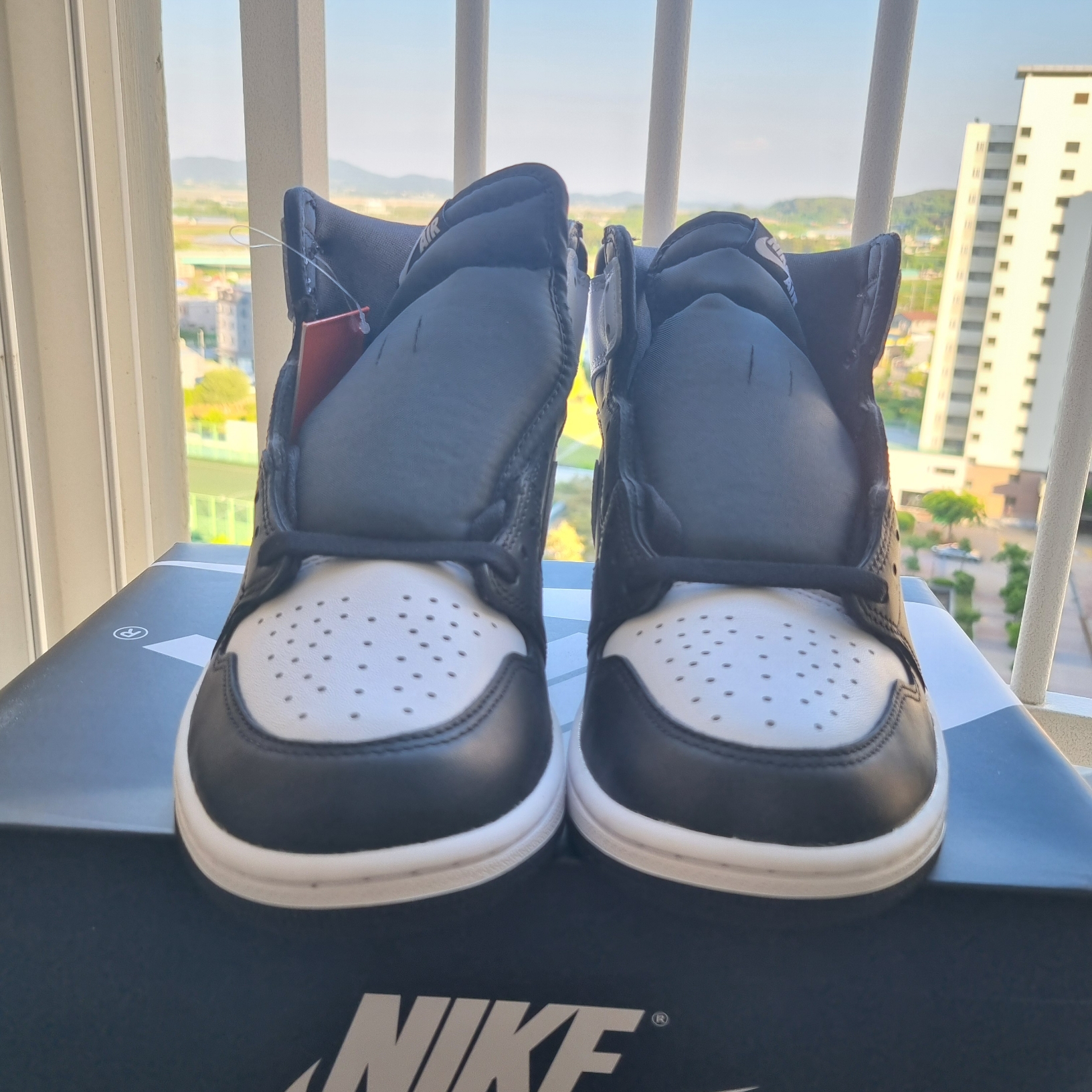 Jordan 1 Retro High OG Black White 착용 스타일 - 1