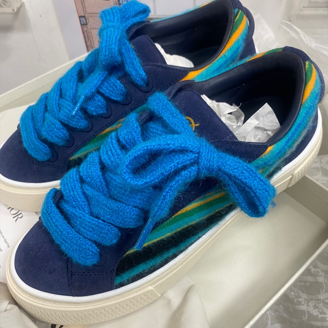 Dior x Denim Tears Dior Tears B33 Sneakers Blue Multicolor Mohair Navy Blue Suede 착용 스타일 - 1